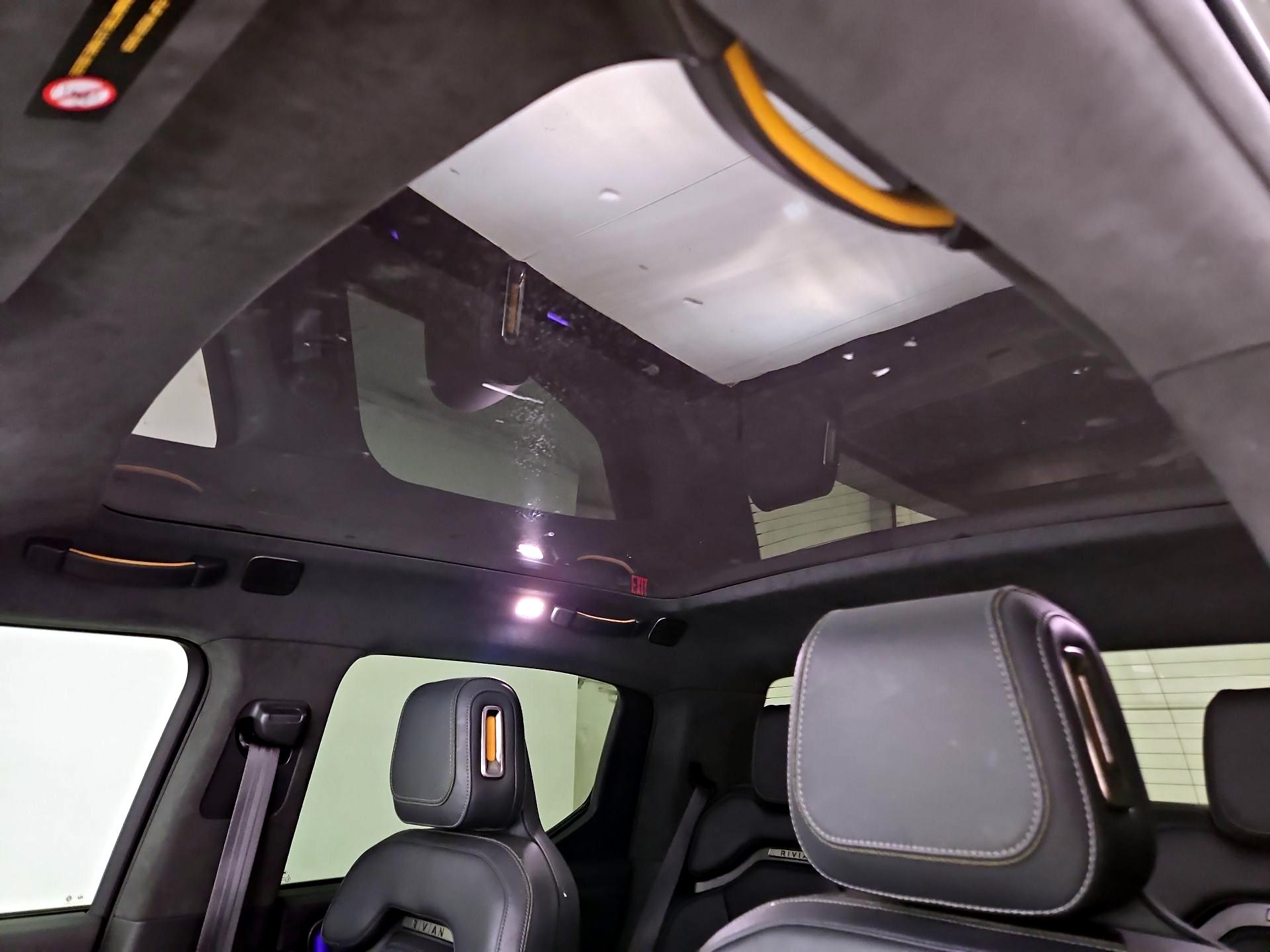 Thumbnail: 2022 Rivian R1T - 18