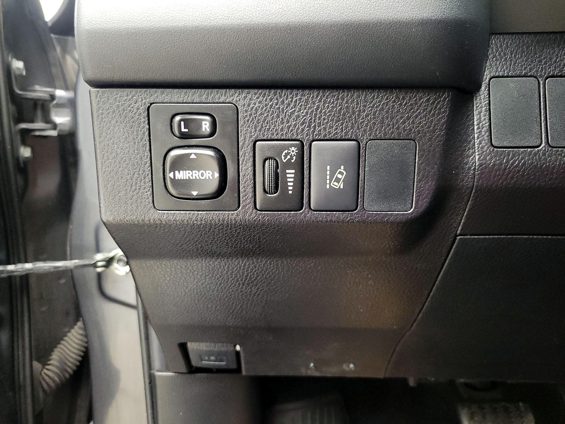 Thumbnail: 2018 Toyota RAV4 - 13