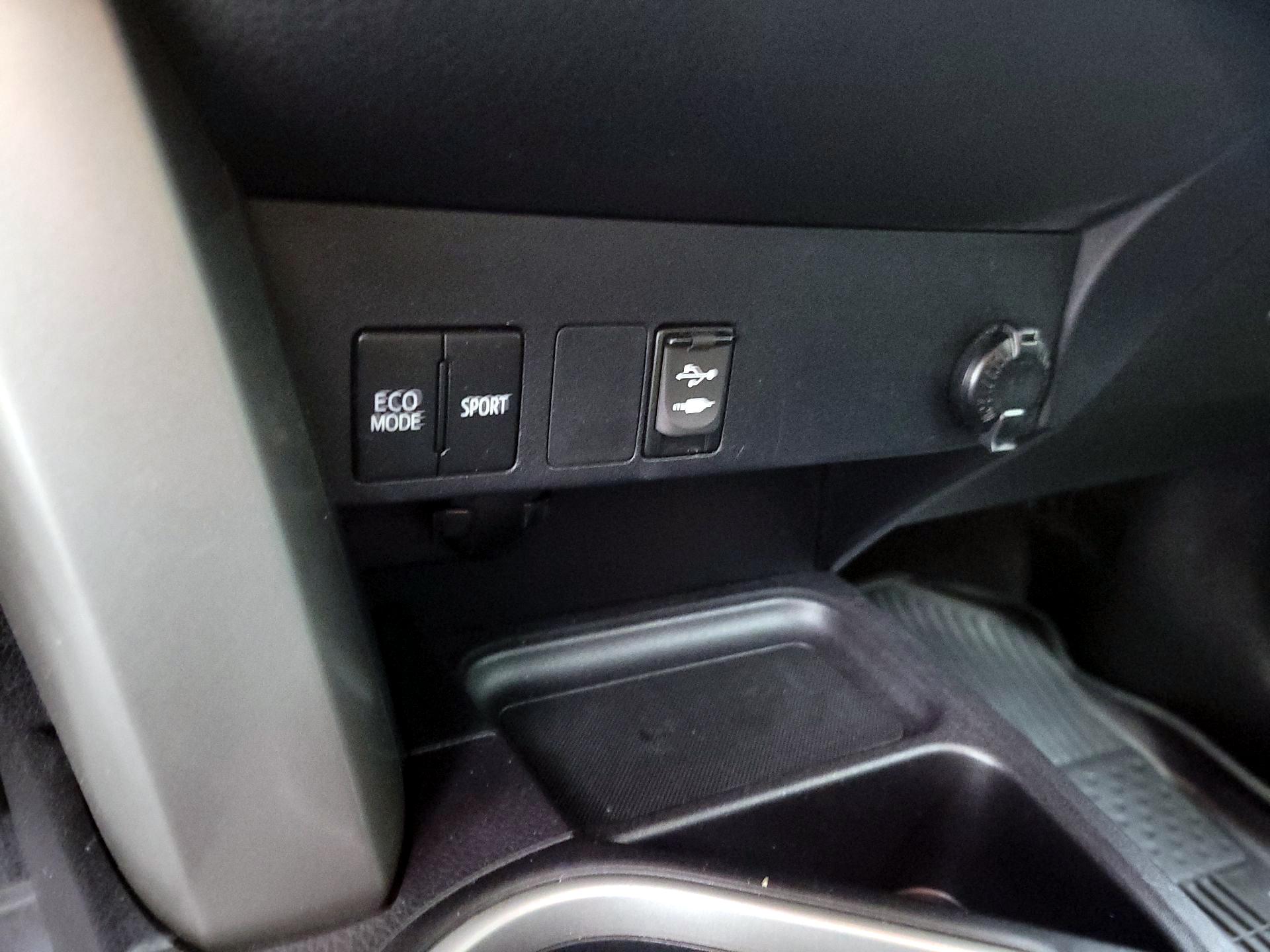 Thumbnail: 2018 Toyota RAV4 - 18