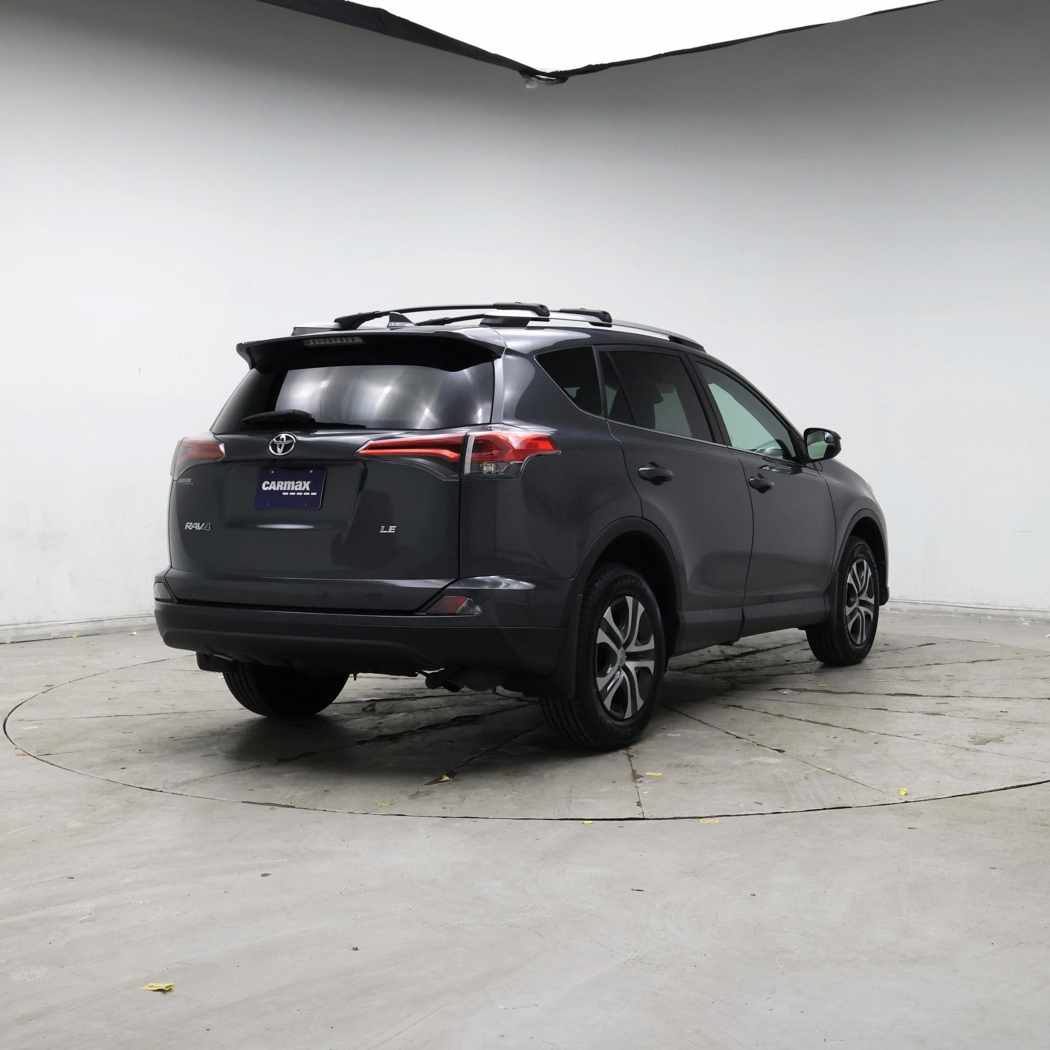 Thumbnail: 2018 Toyota RAV4 - 8