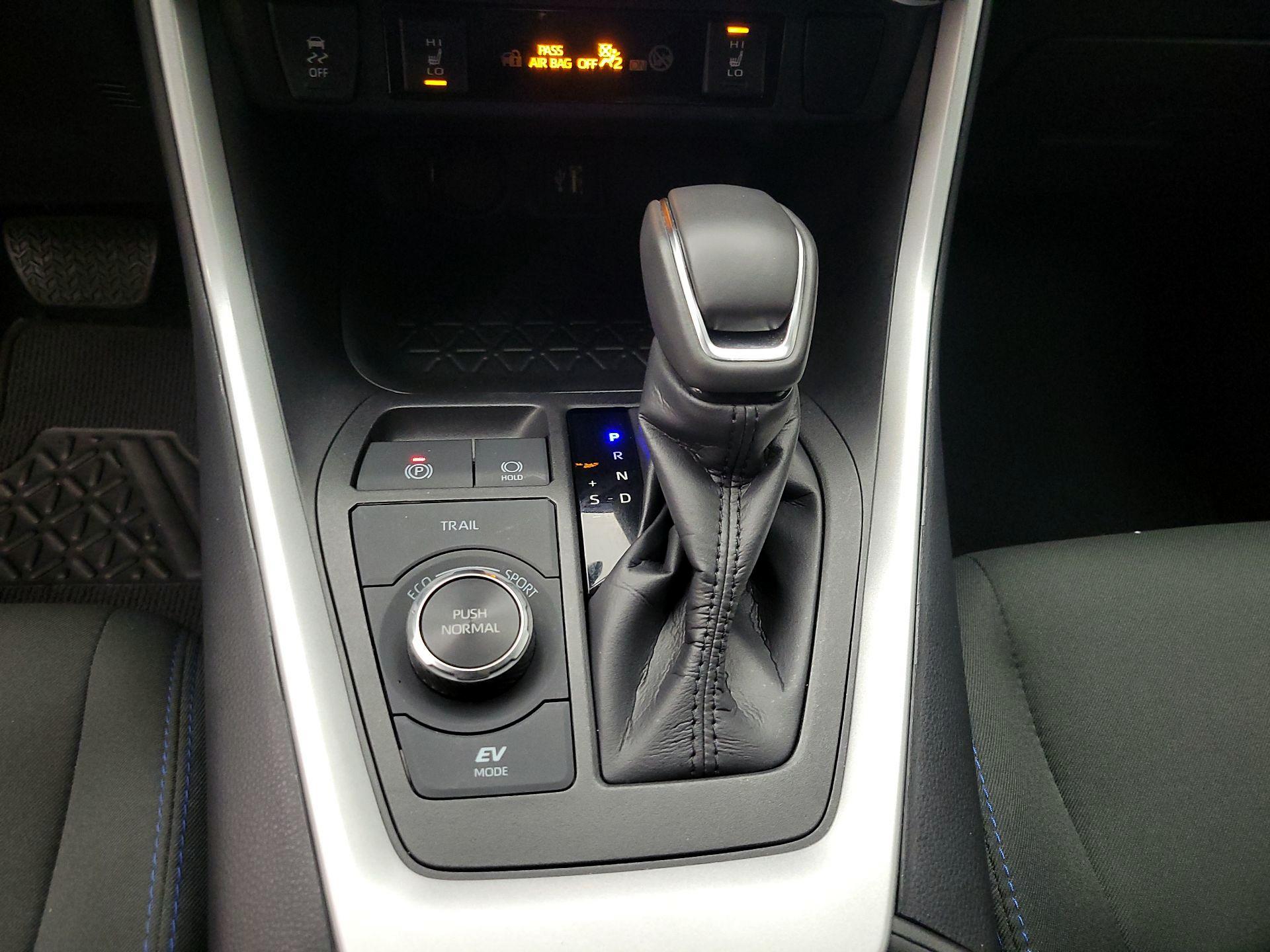 Thumbnail: 2024 Toyota RAV4 - 18