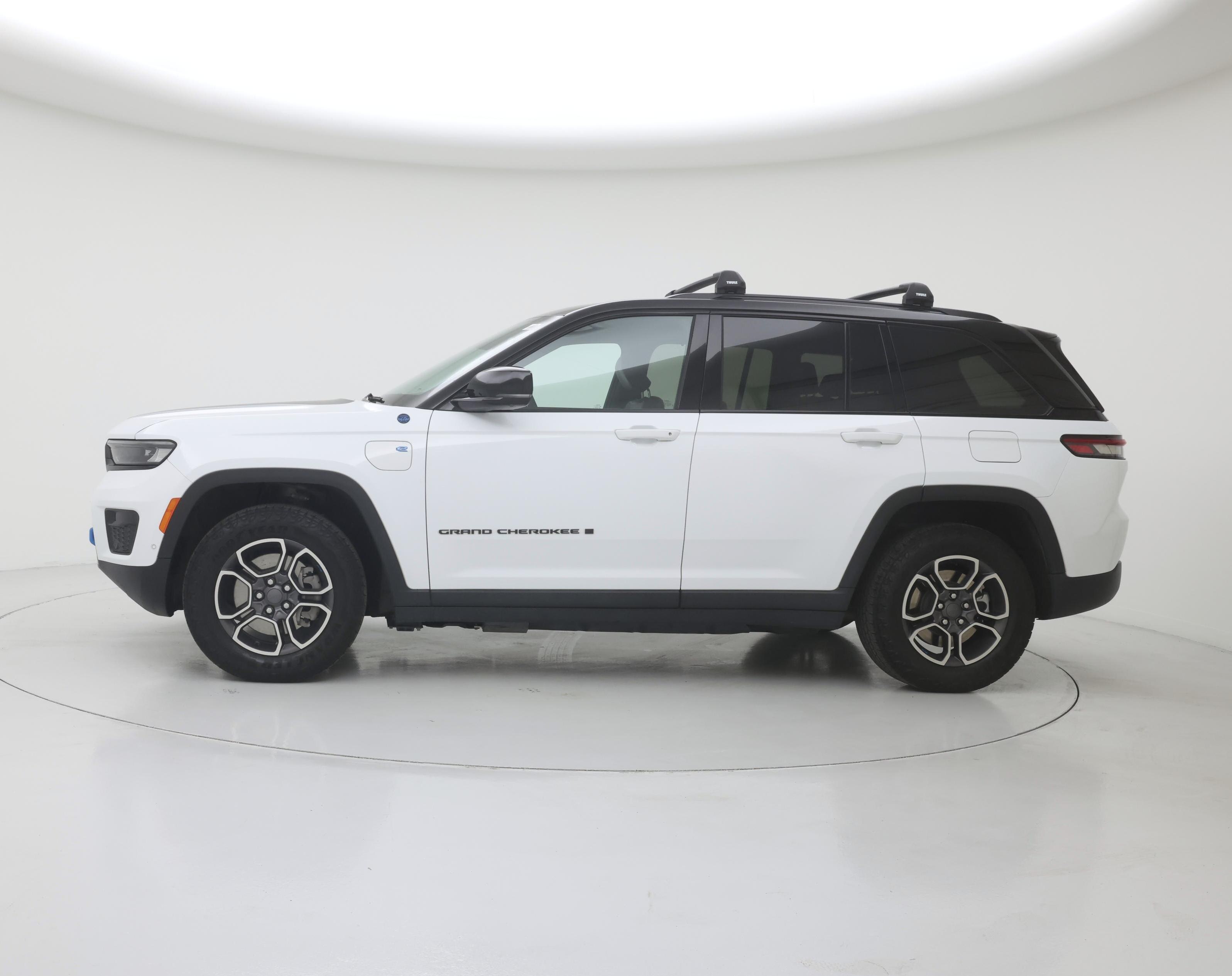 Thumbnail: 2023 Jeep Grand Cherokee - 3