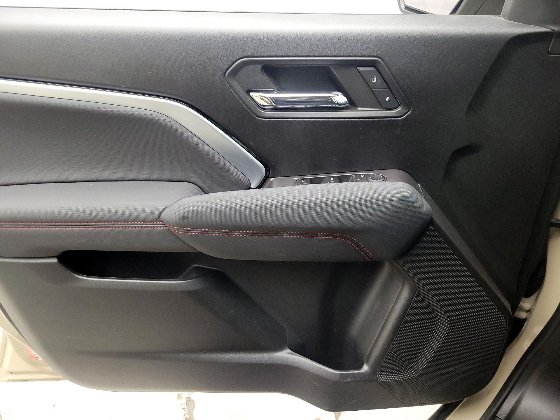 Thumbnail: 2023 Chevrolet Colorado - 12