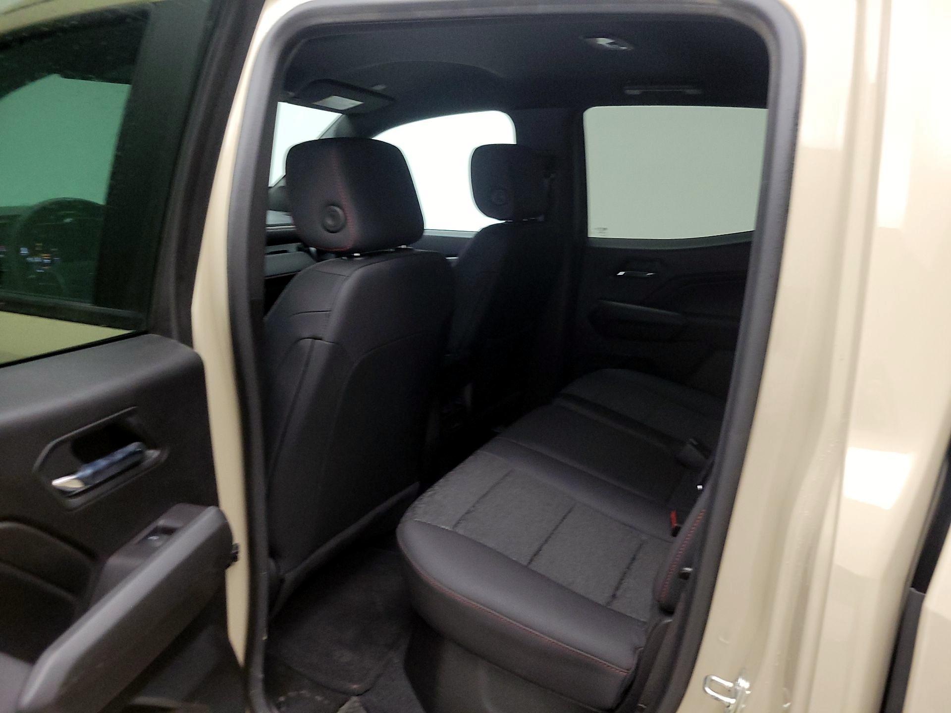 Thumbnail: 2023 Chevrolet Colorado - 20