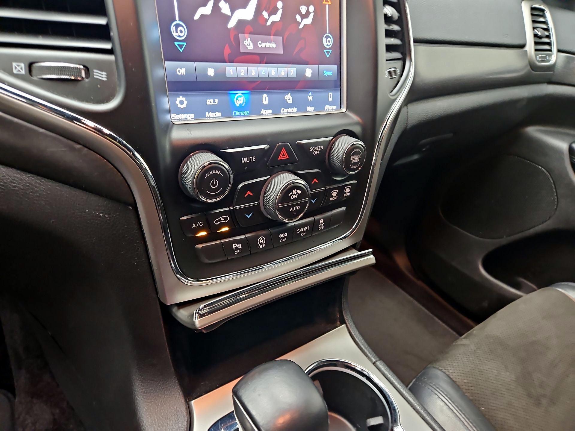 Thumbnail: 2018 Jeep Grand Cherokee - 17