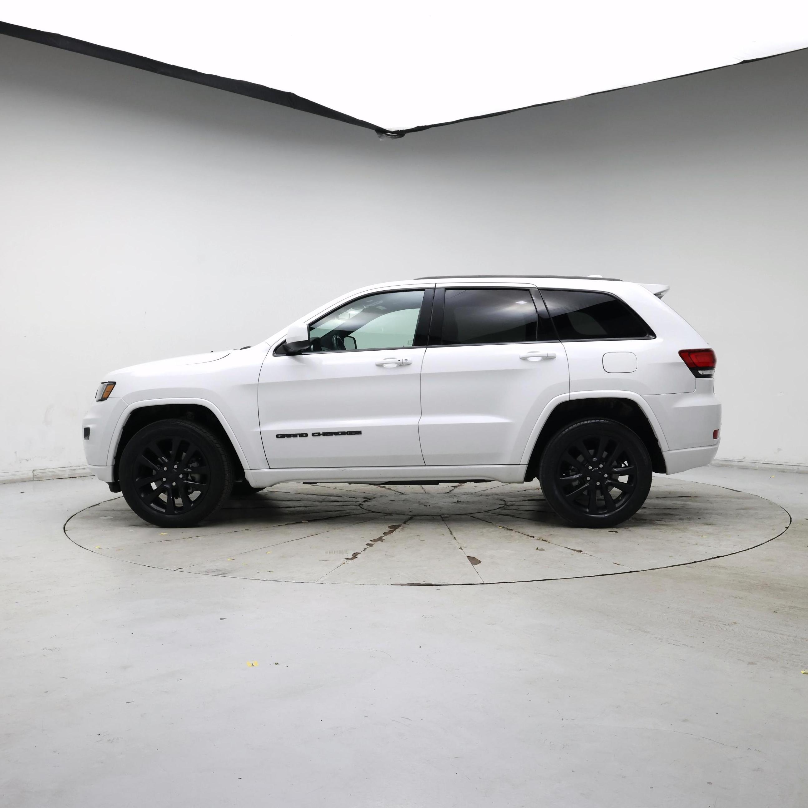 Thumbnail: 2018 Jeep Grand Cherokee - 3