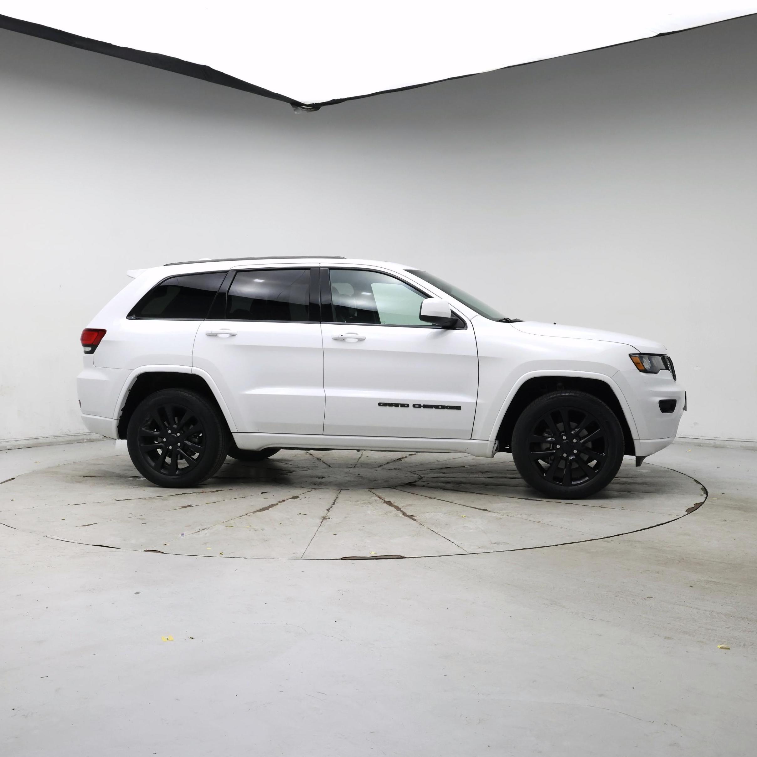 Thumbnail: 2018 Jeep Grand Cherokee - 7