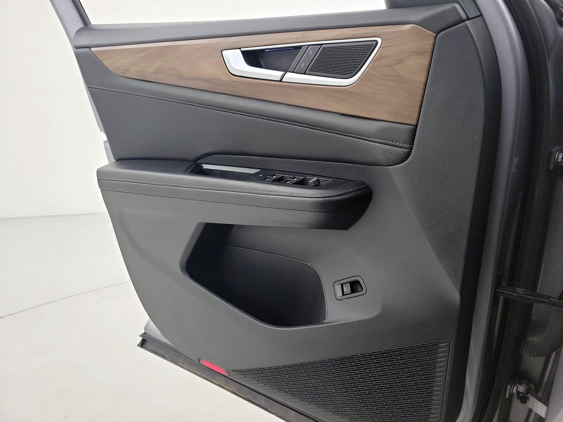 Thumbnail: 2024 Volkswagen Atlas - 12