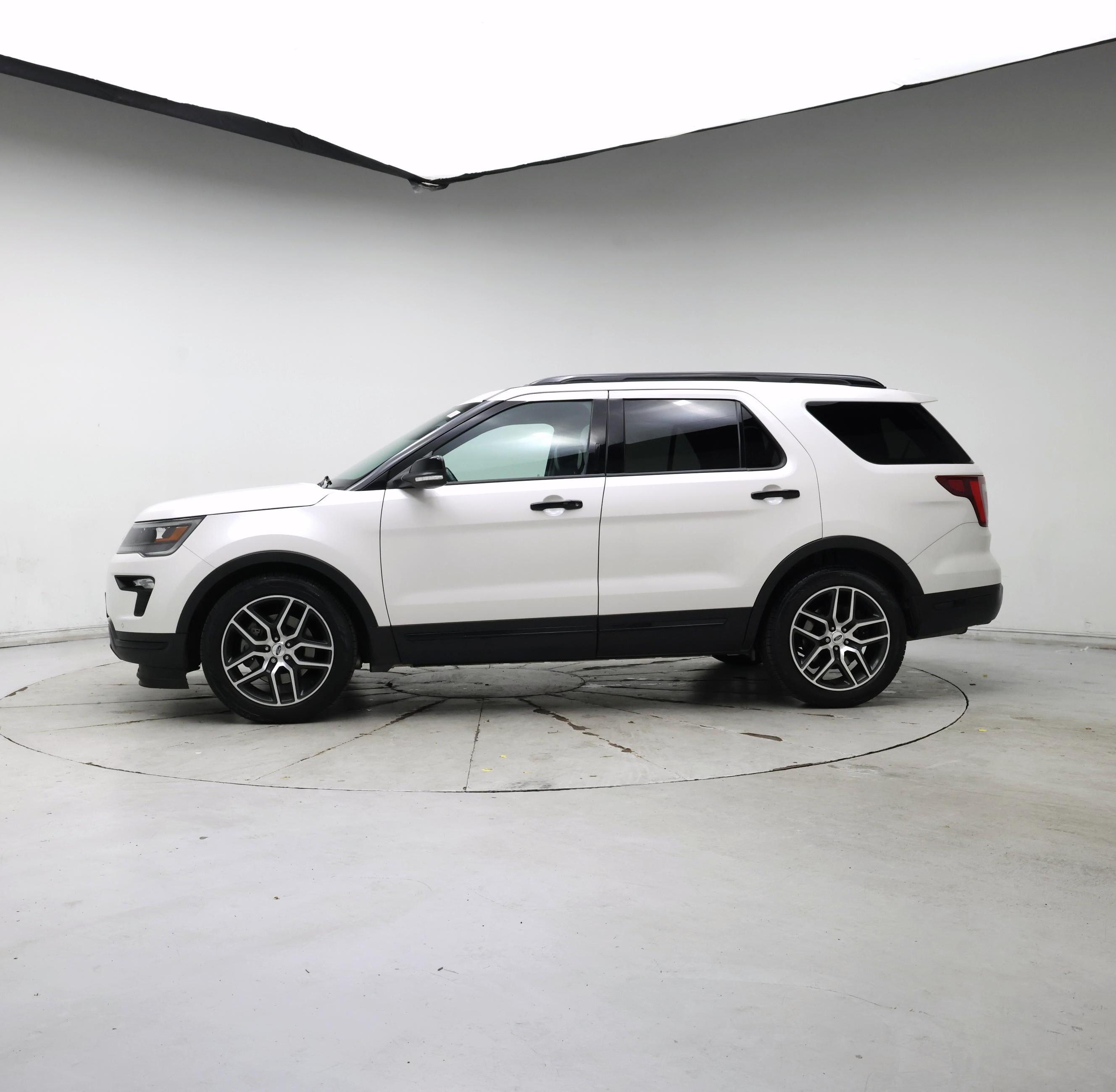 Thumbnail: 2019 Ford Explorer - 3