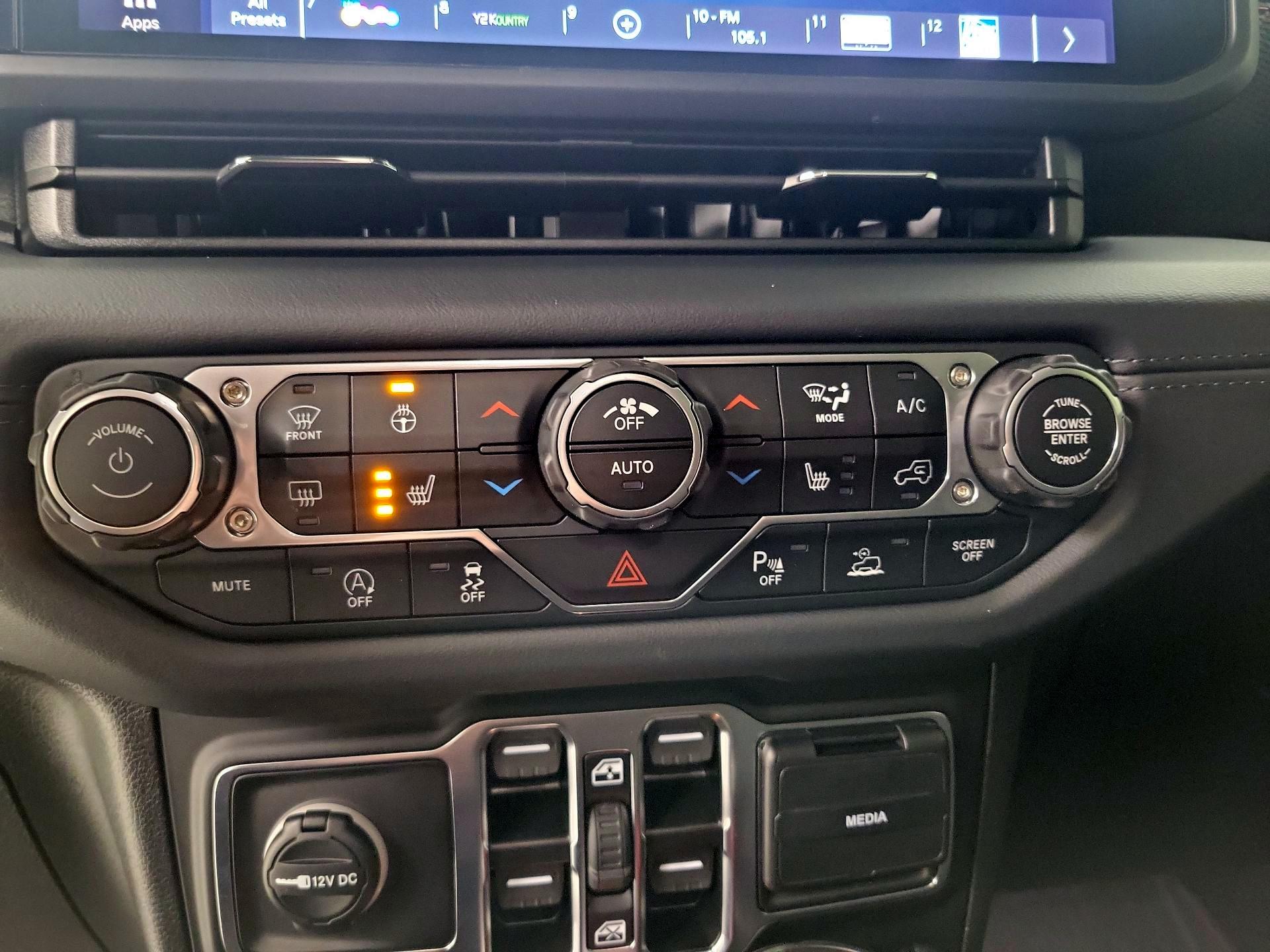 Thumbnail: 2025 Jeep Wrangler - 17