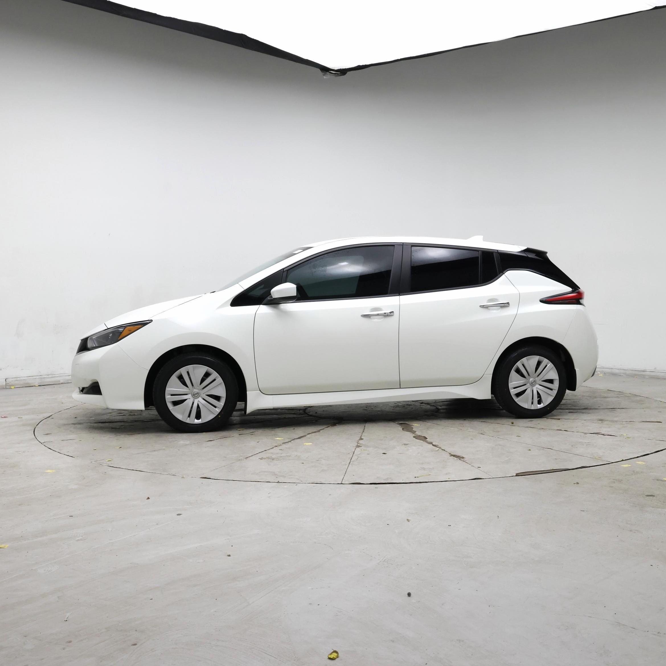 Thumbnail: 2025 Nissan Leaf - 3