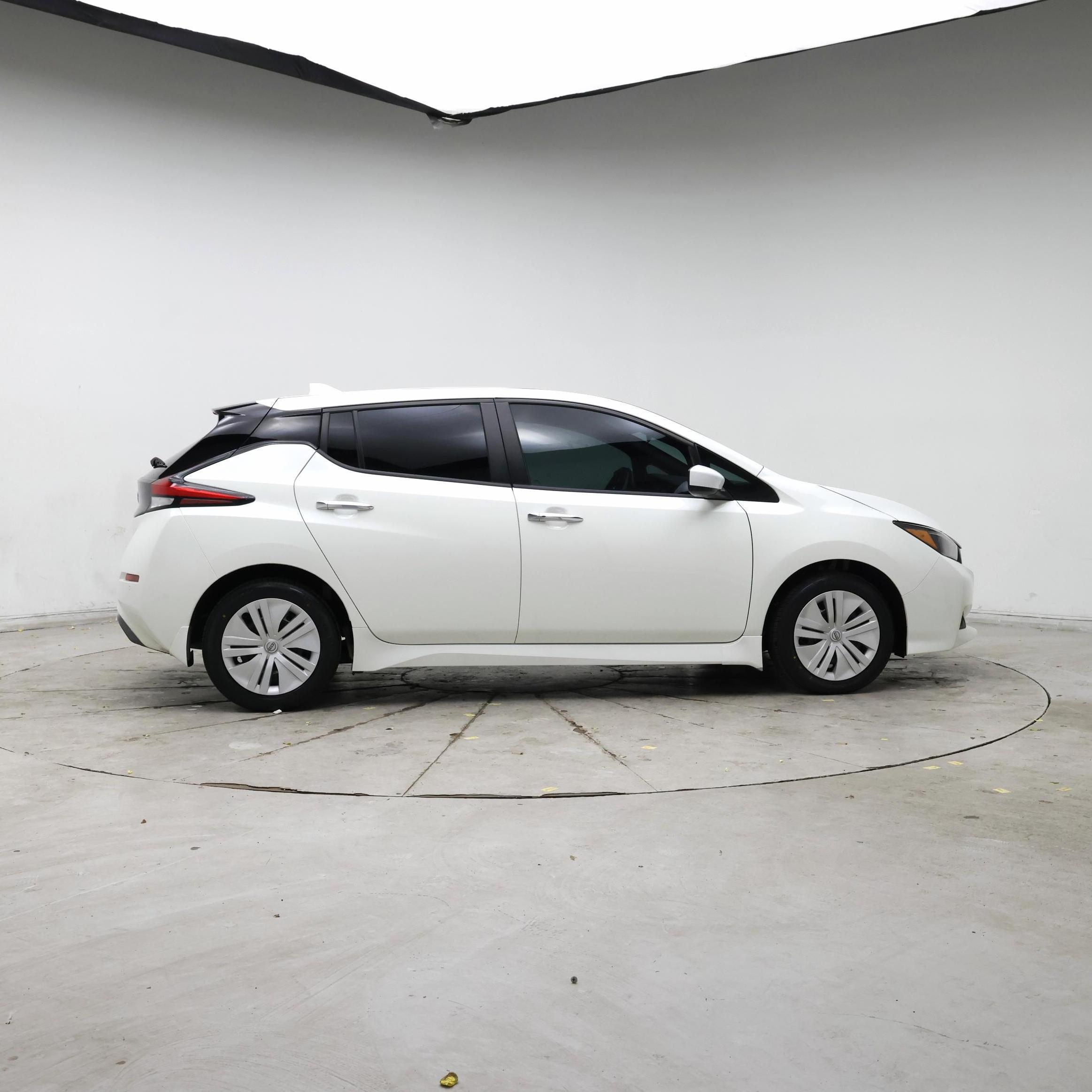 Thumbnail: 2025 Nissan Leaf - 7