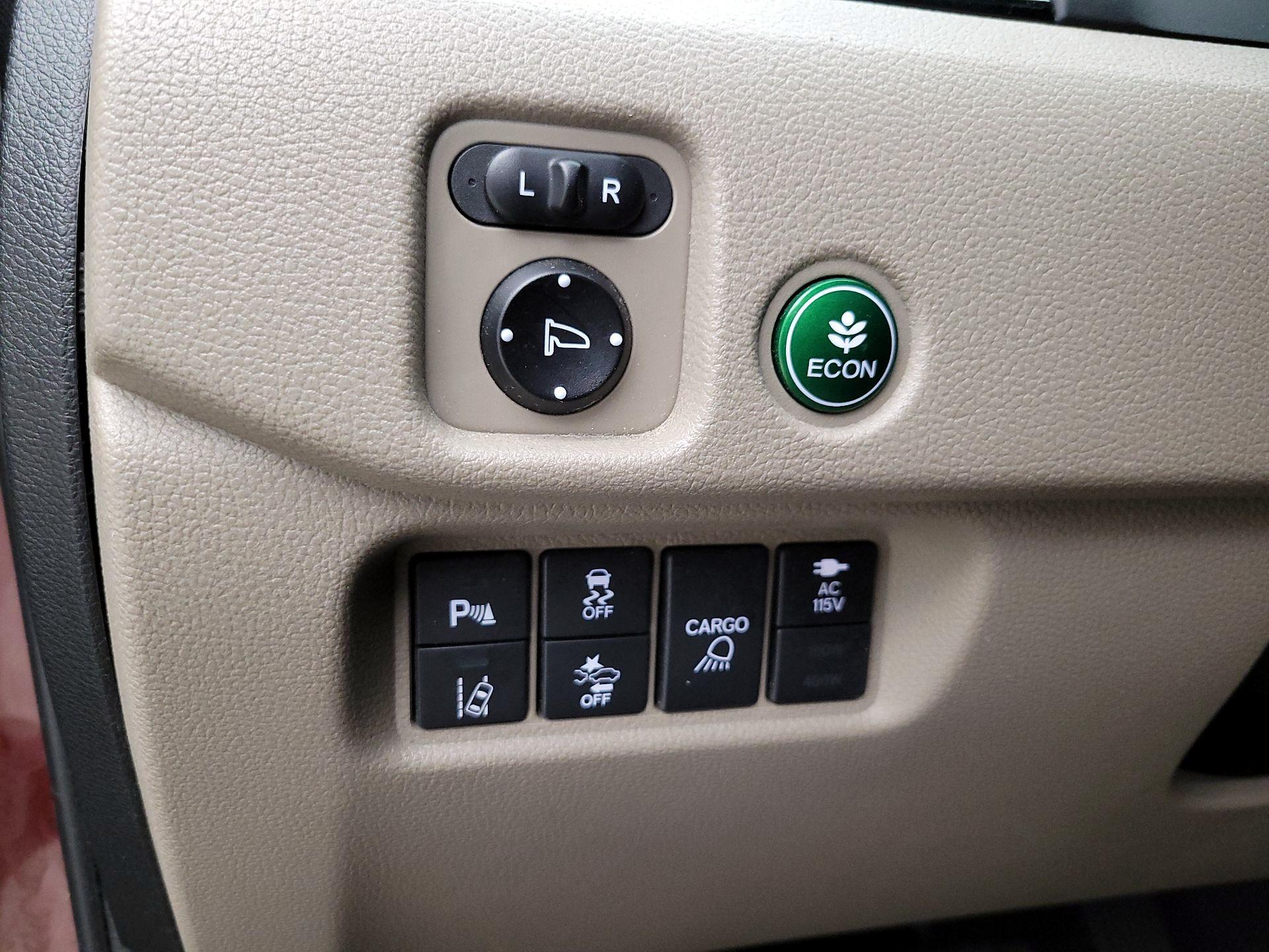 Thumbnail: 2017 Honda Ridgeline - 13