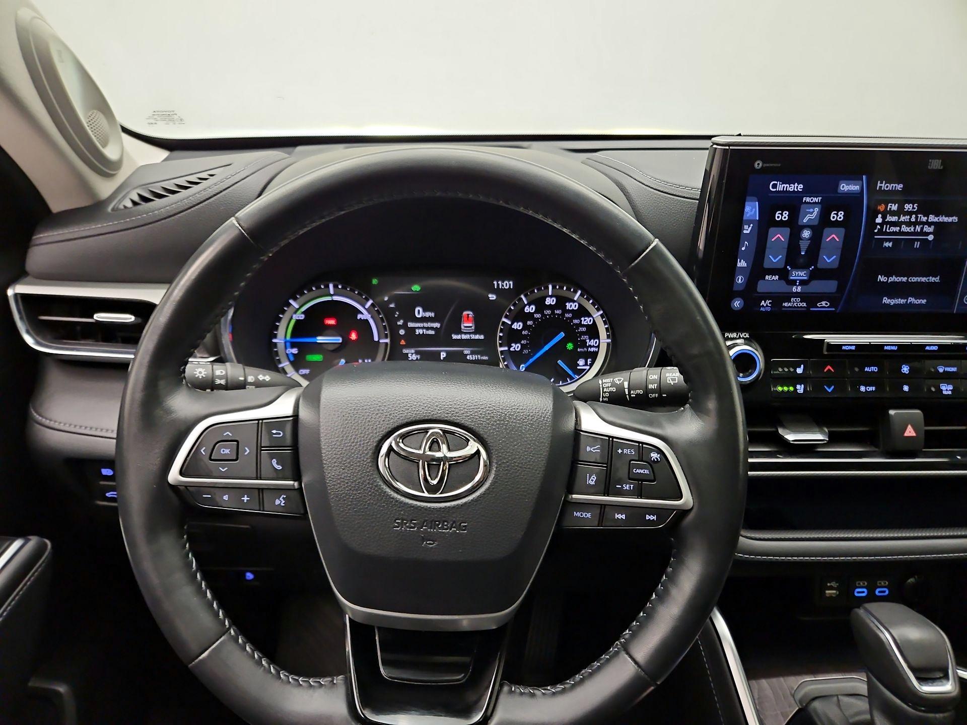 Thumbnail: 2022 Toyota Highlander - 10