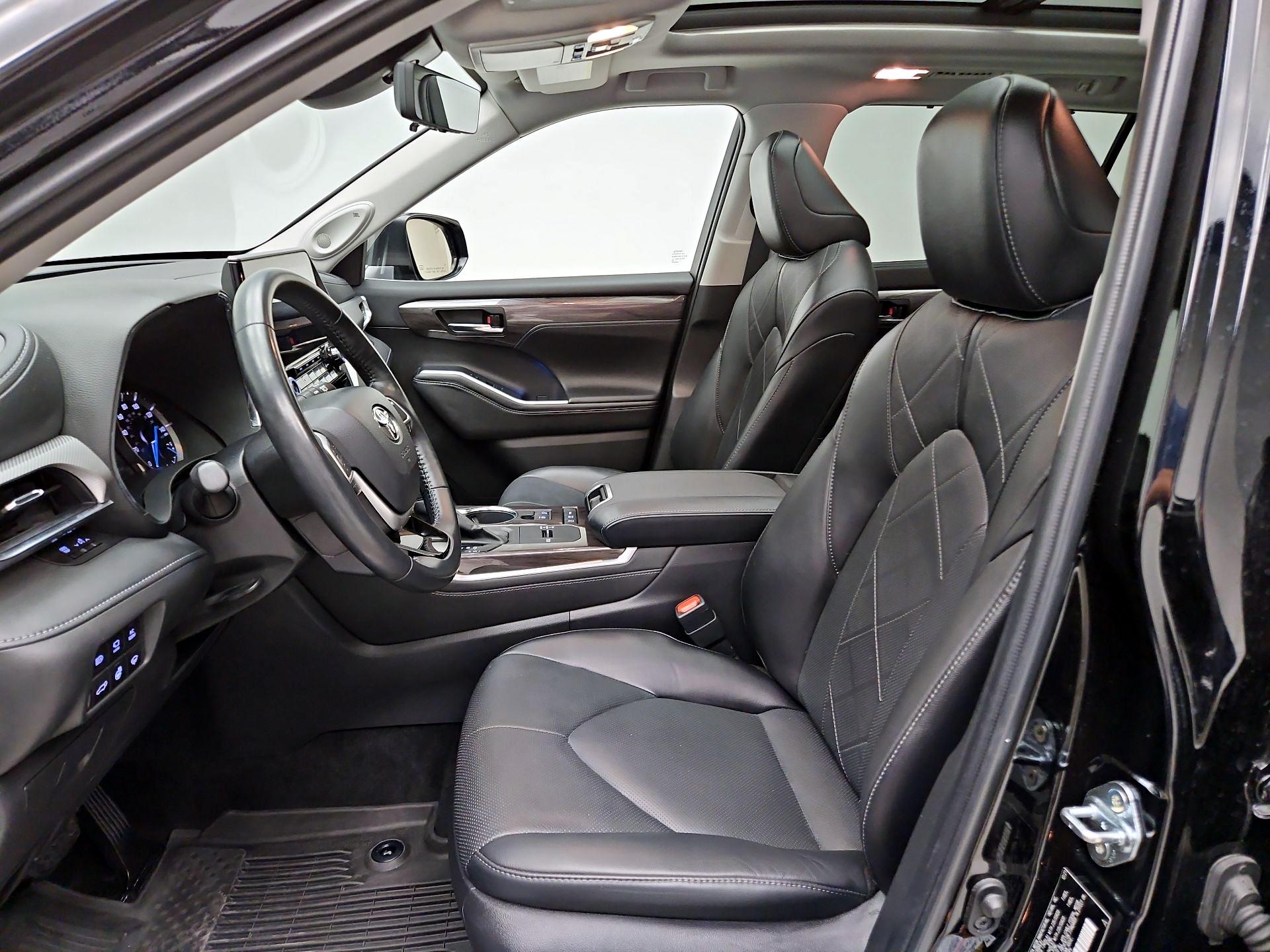 Thumbnail: 2022 Toyota Highlander - 11