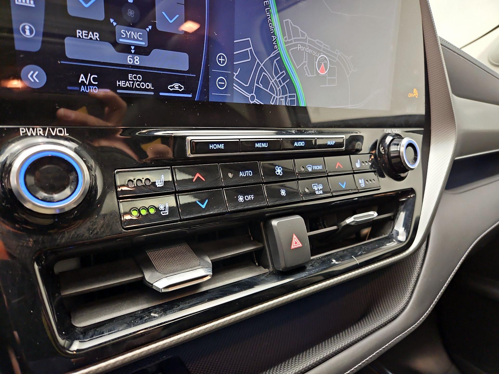 Thumbnail: 2022 Toyota Highlander - 17