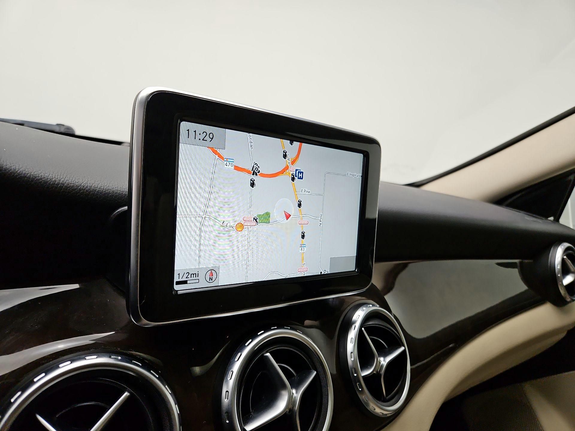 Thumbnail: 2015 Mercedes-Benz GLA - 14