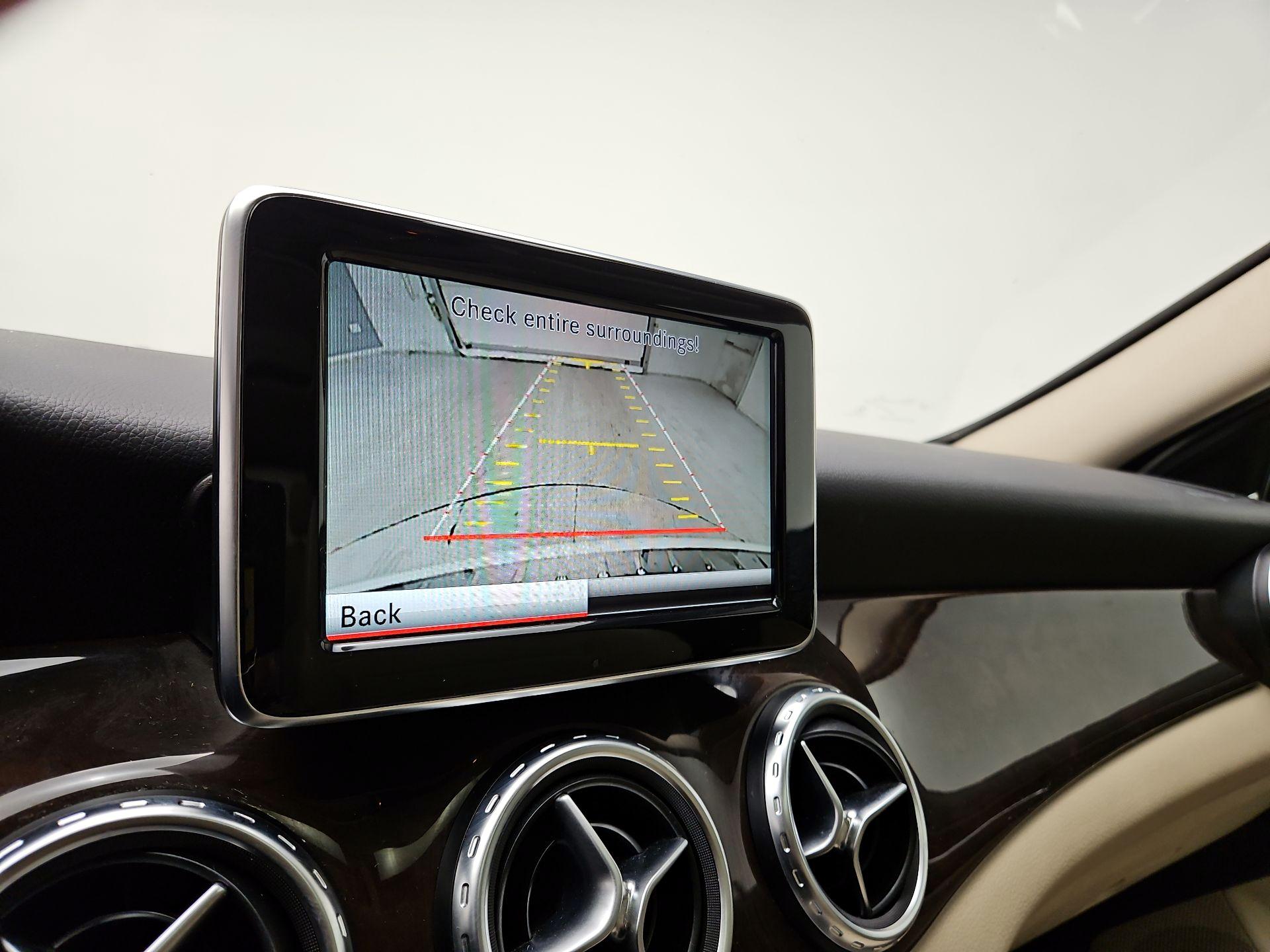 Thumbnail: 2015 Mercedes-Benz GLA - 15