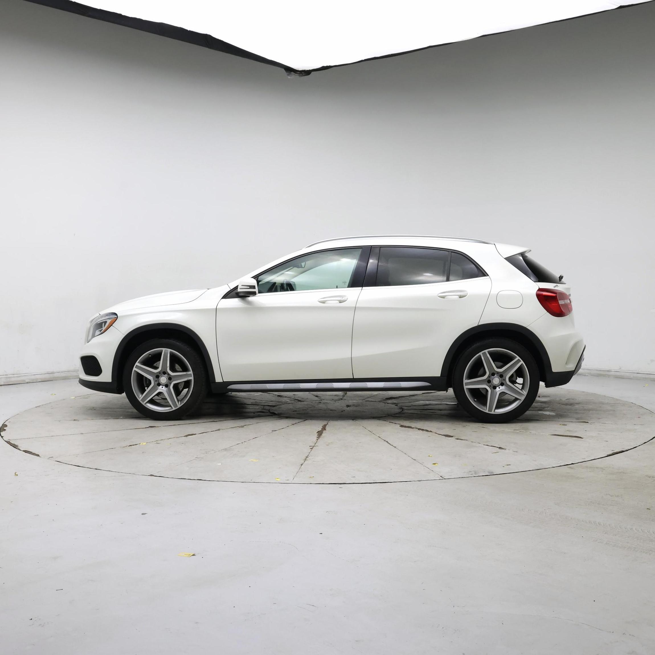 Thumbnail: 2015 Mercedes-Benz GLA - 3