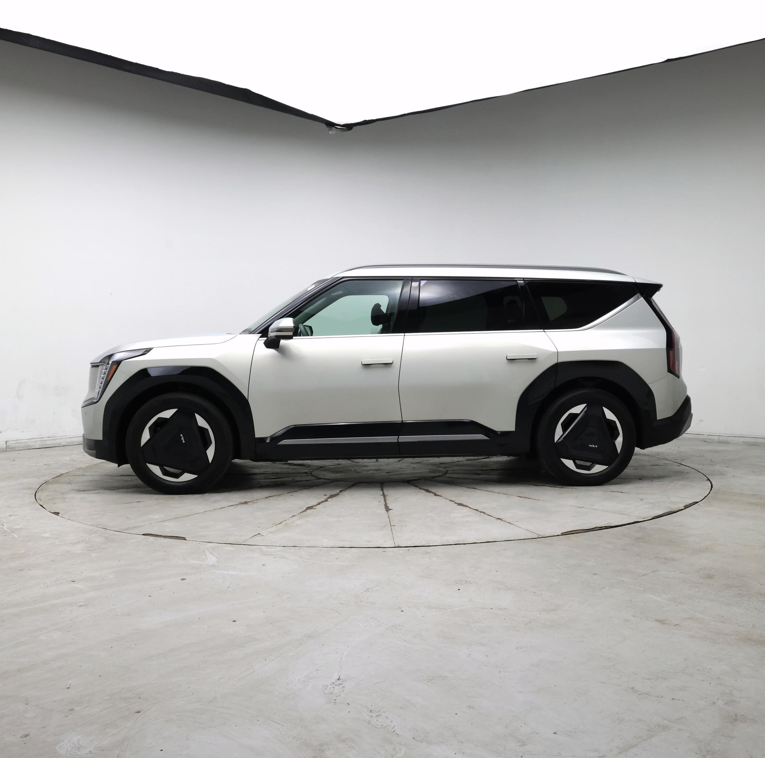 Thumbnail: 2024 Kia EV9 - 3