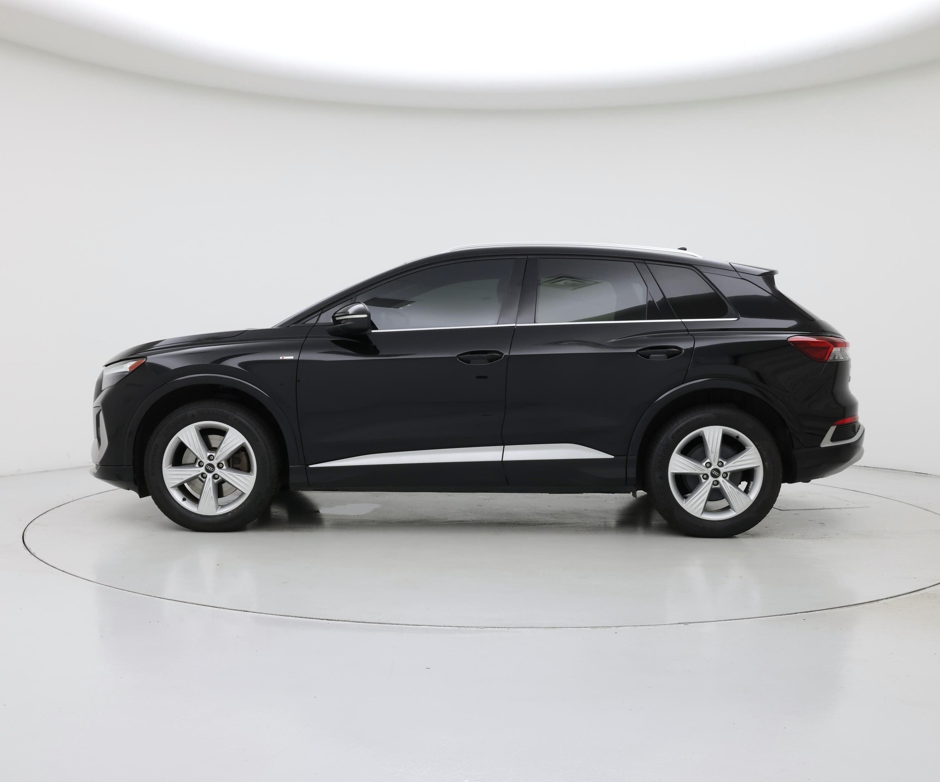 Thumbnail: 2023 Audi Q4 e-tron - 3