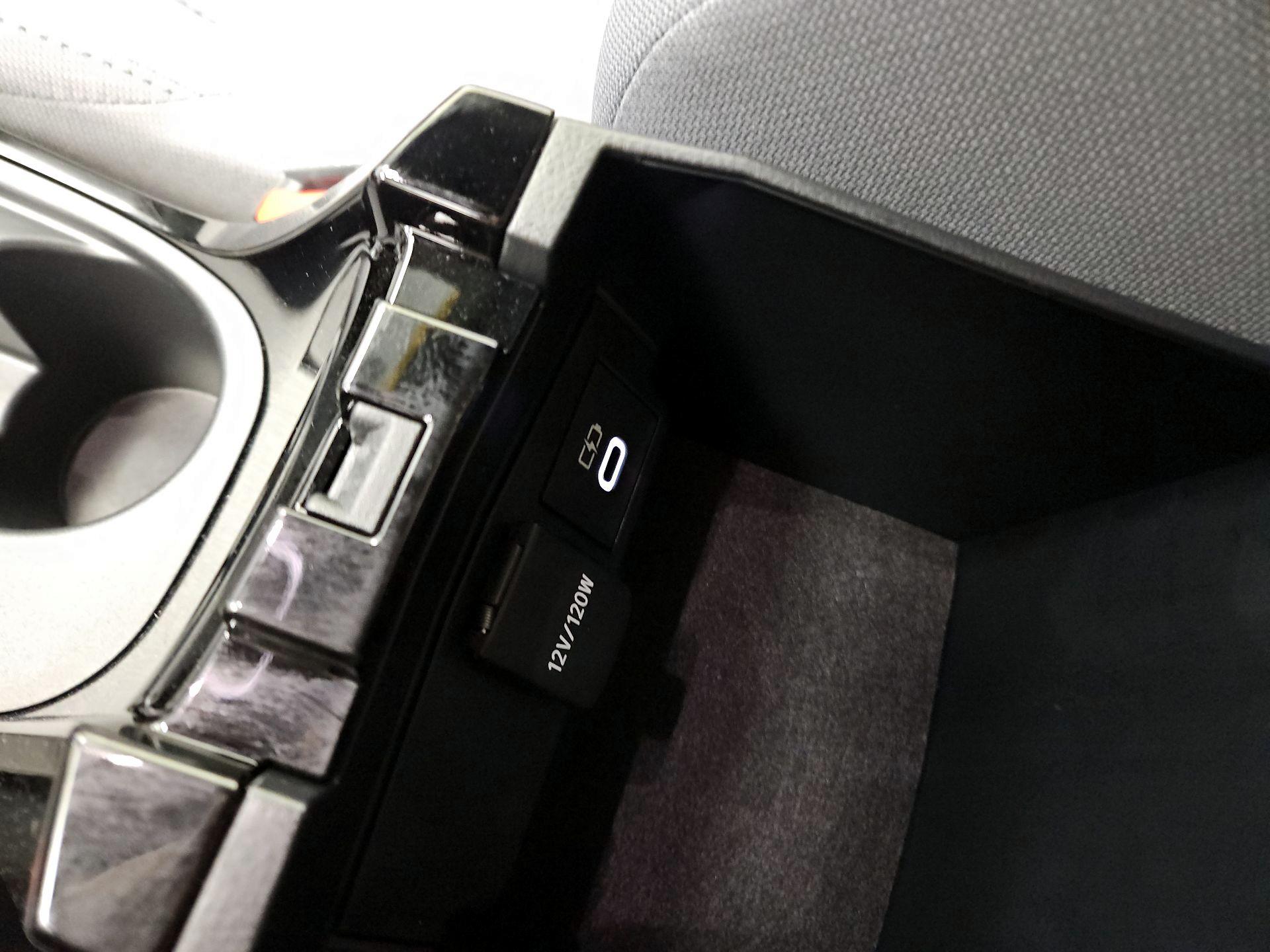 Thumbnail: 2025 Toyota Corolla - 18