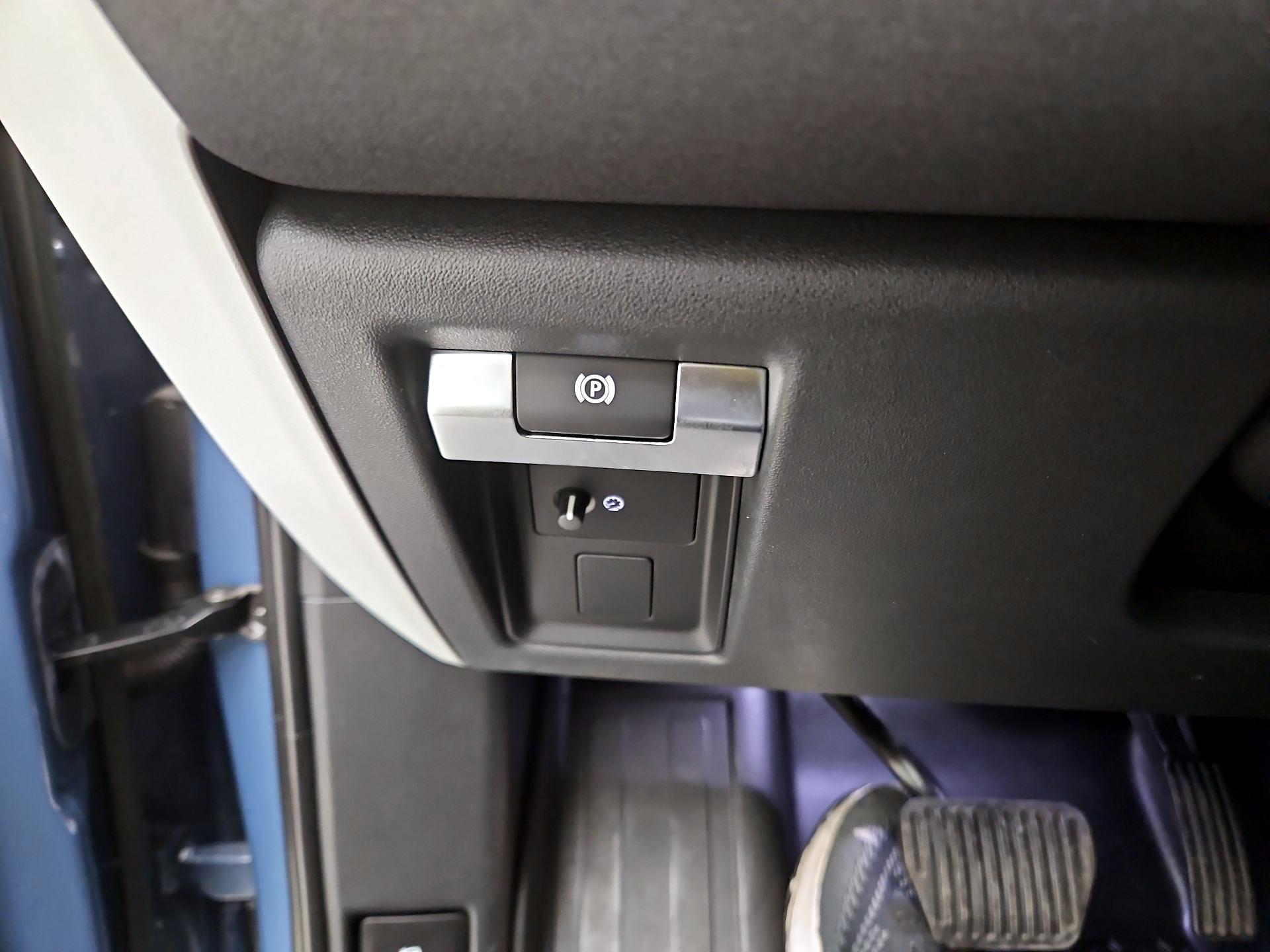 Thumbnail: 2023 Land Rover Defender - 13