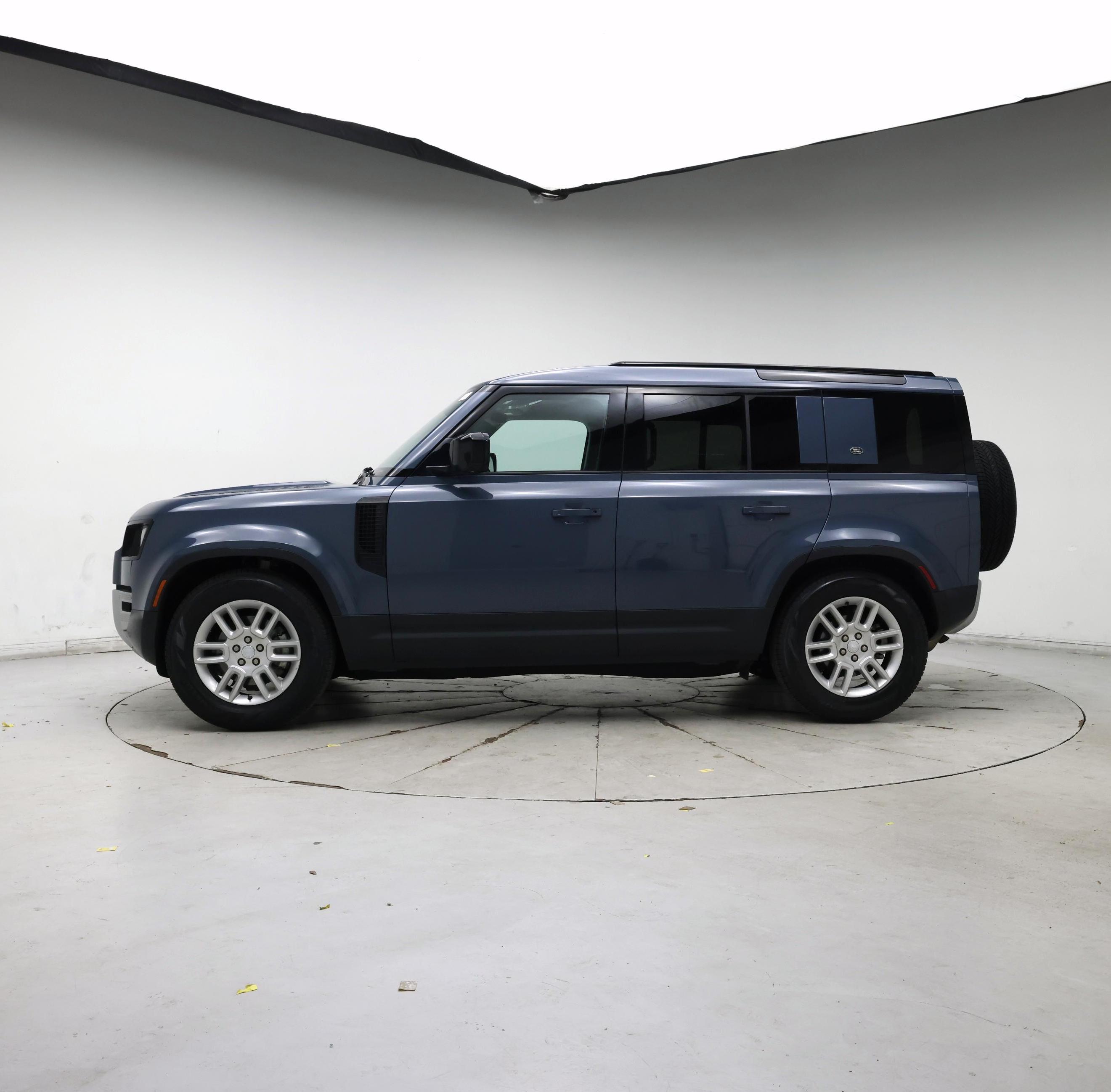 Thumbnail: 2023 Land Rover Defender - 3