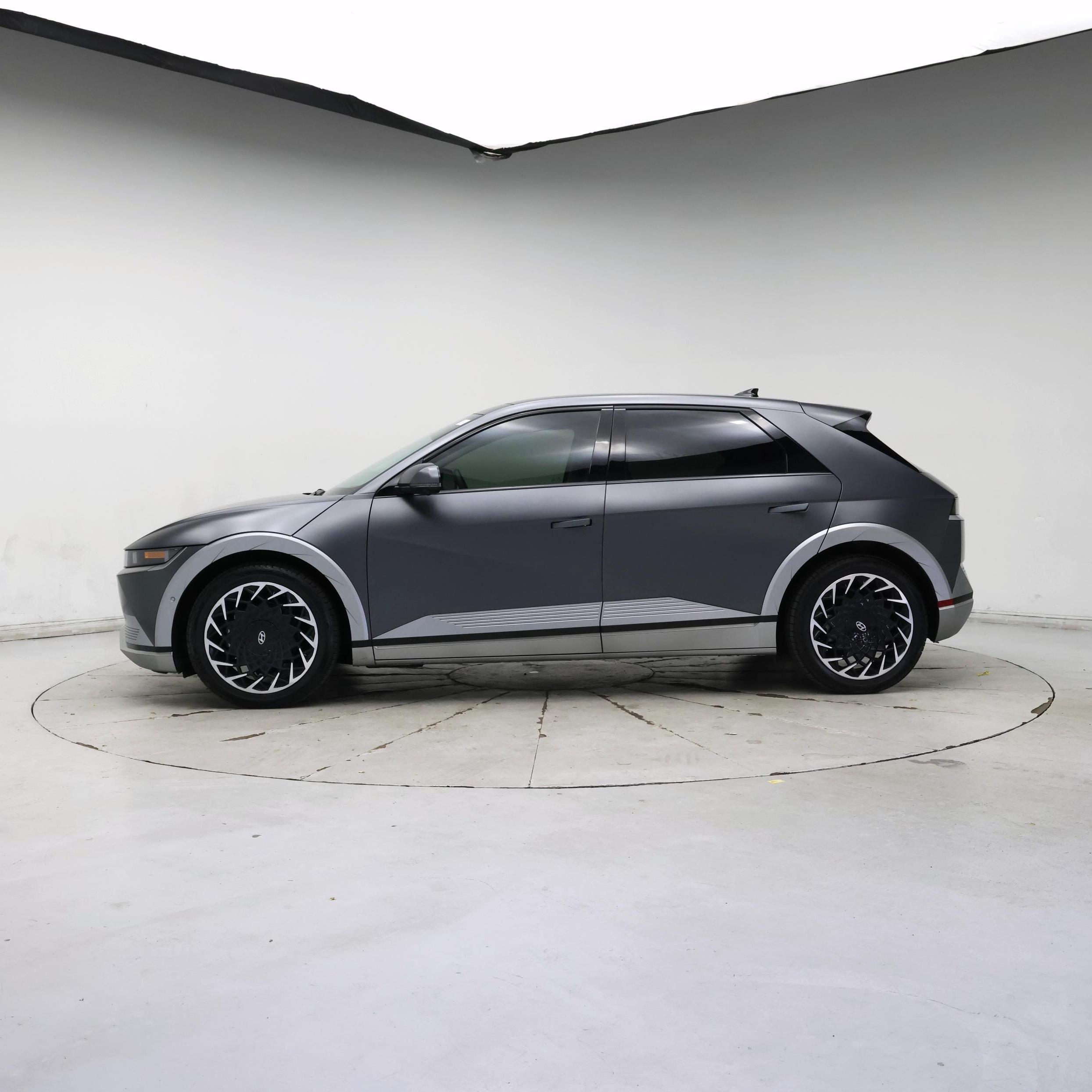 Thumbnail: 2022 Hyundai Ioniq 5 - 3