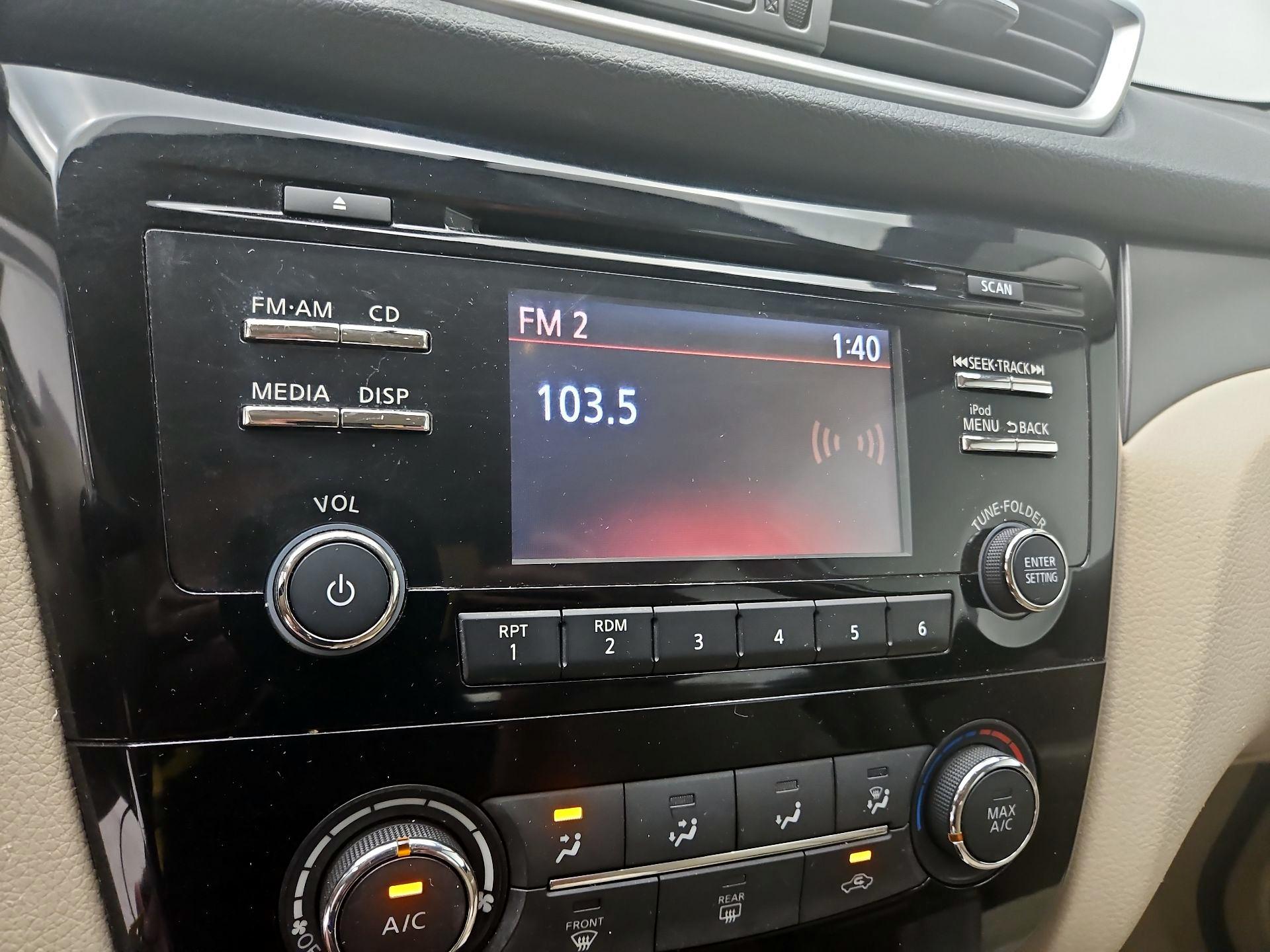 Thumbnail: 2015 Nissan Rogue - 15
