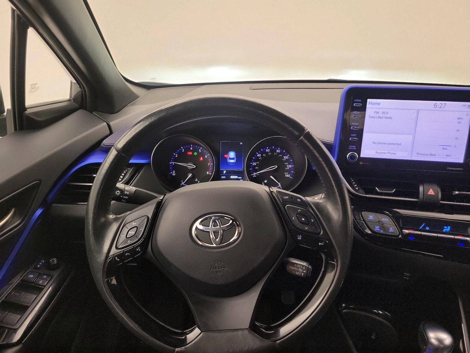 2022 Toyota C-HR XLE - Photo 11