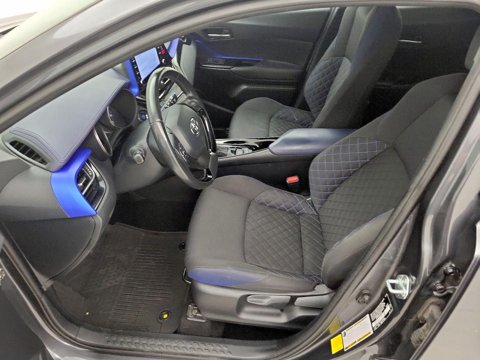 2022 Toyota C-HR XLE - Photo 12