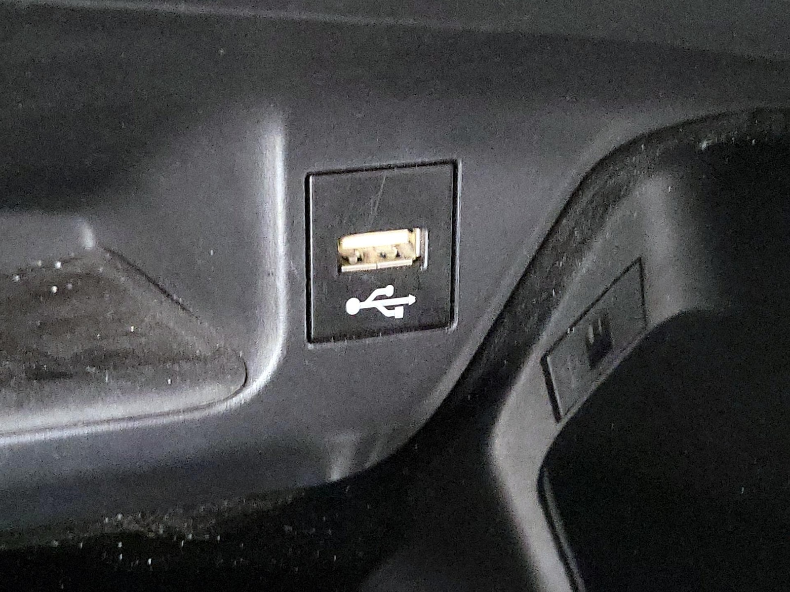 2022 Toyota C-HR XLE - Photo 19