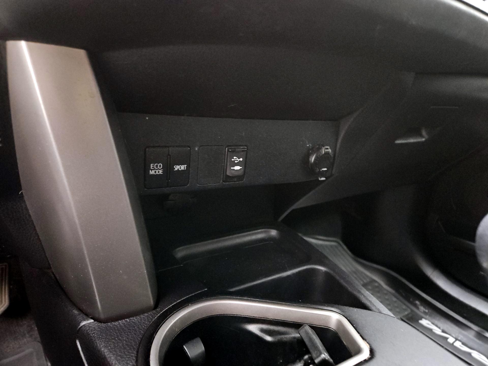 Thumbnail: 2018 Toyota RAV4 - 18