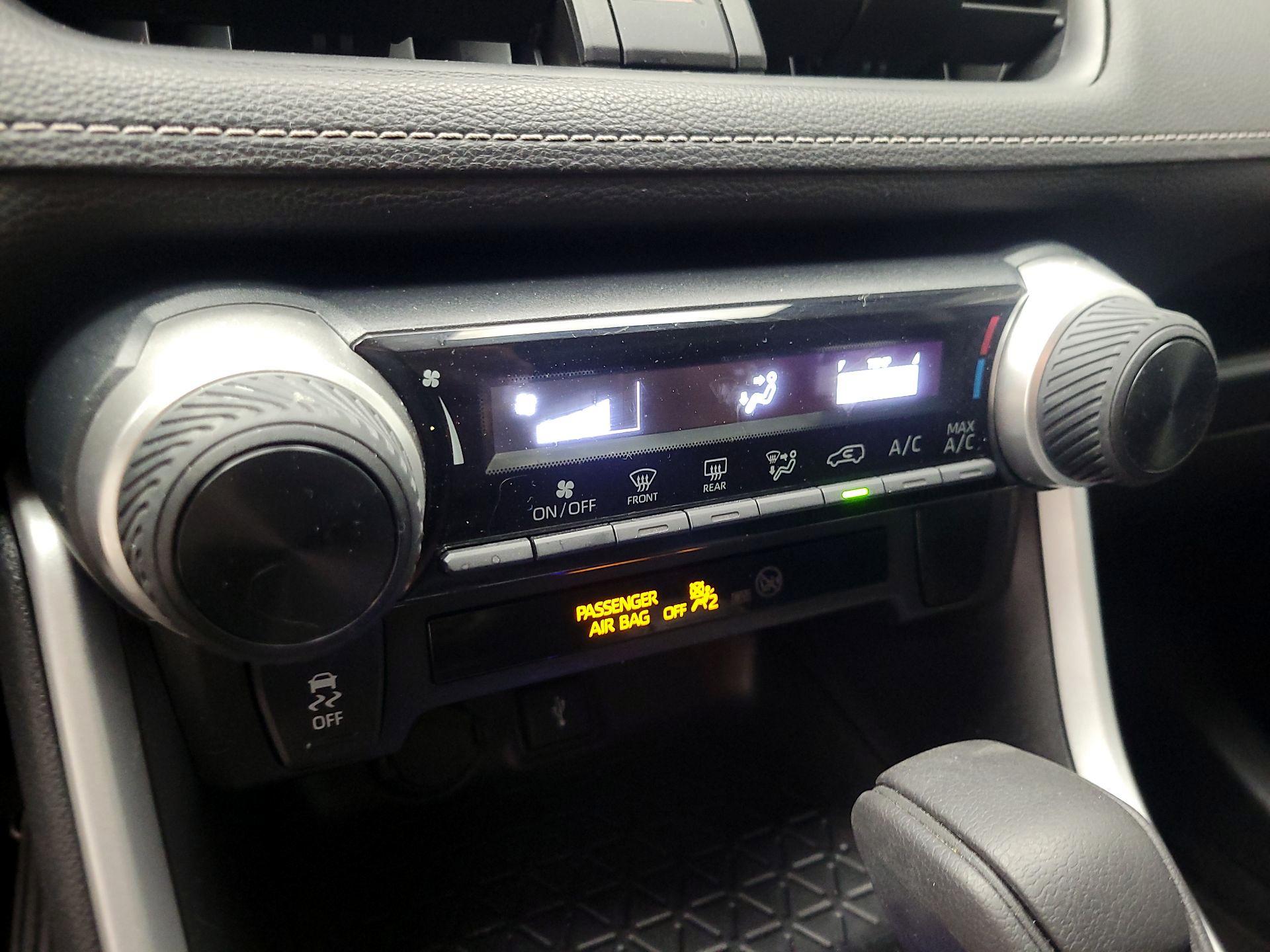 Thumbnail: 2020 Toyota RAV4 - 16