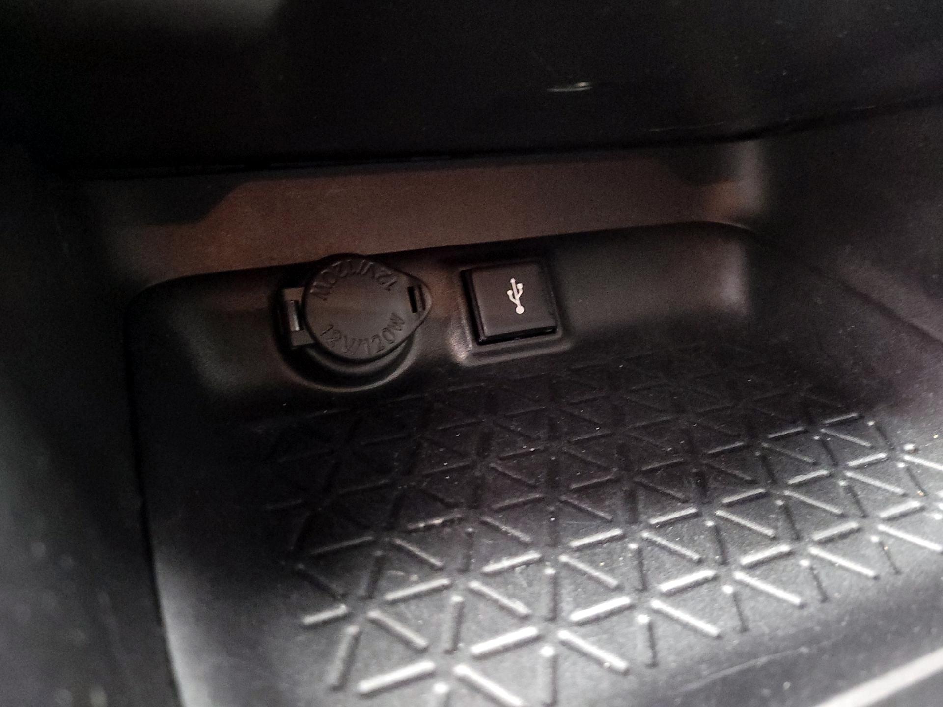 Thumbnail: 2020 Toyota RAV4 - 18