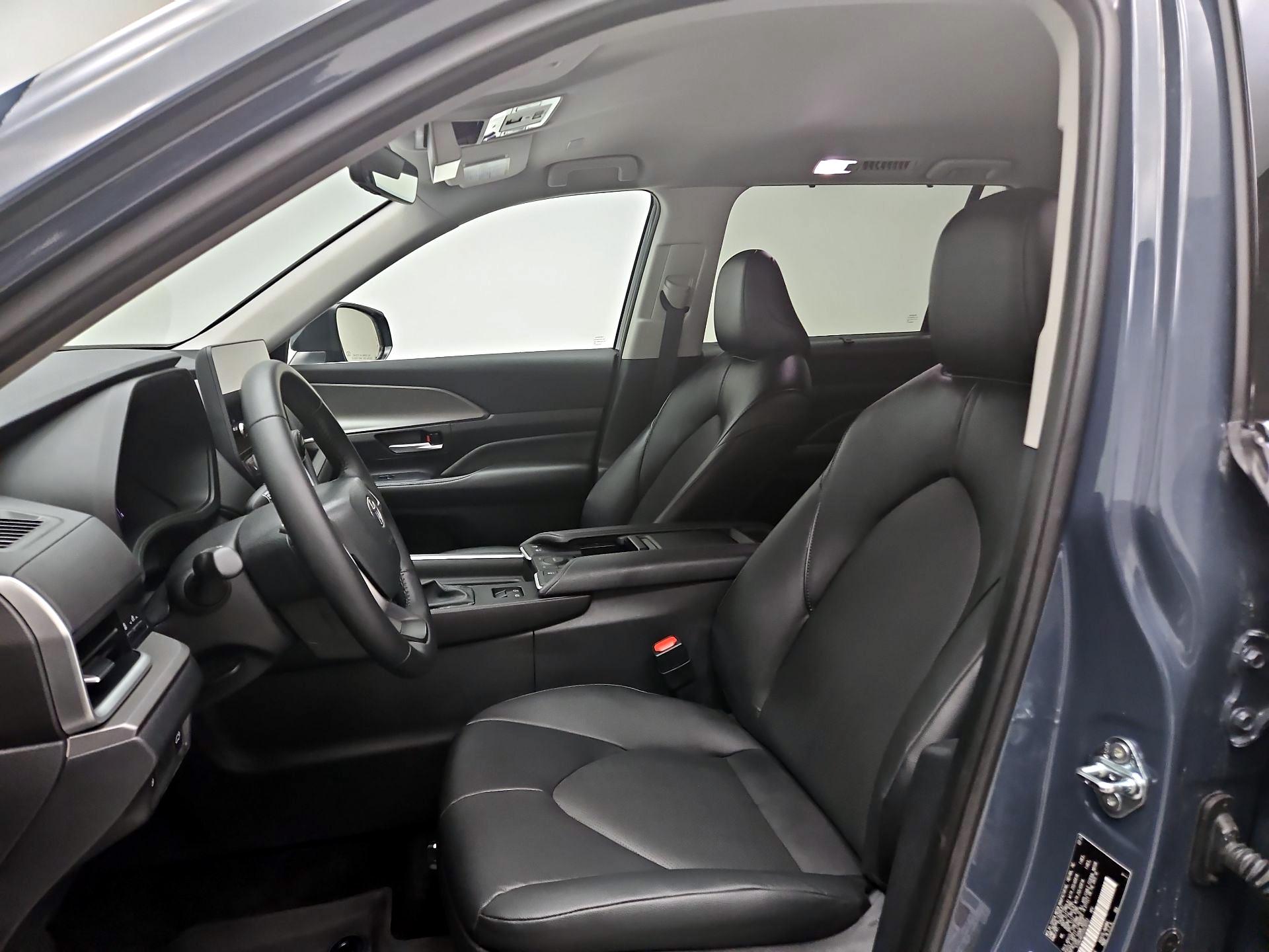 Thumbnail: 2025 Toyota Highlander - 11