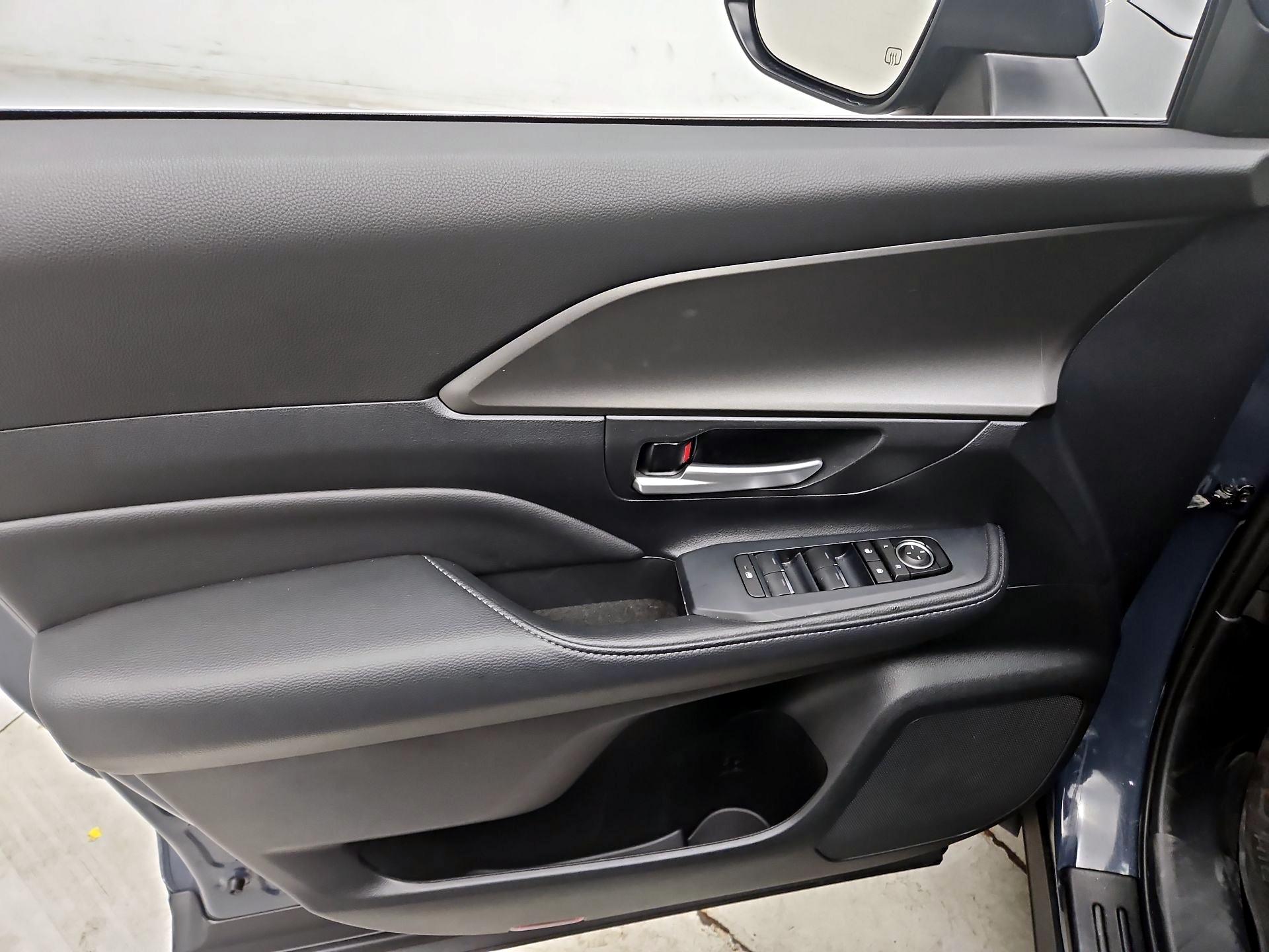 Thumbnail: 2025 Toyota Highlander - 12