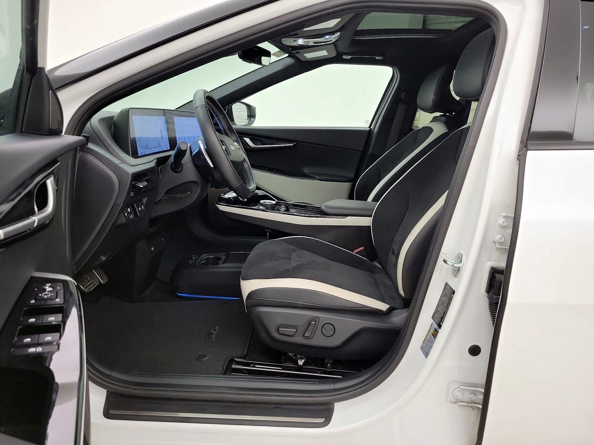 Thumbnail: 2023 Kia EV6 - 11