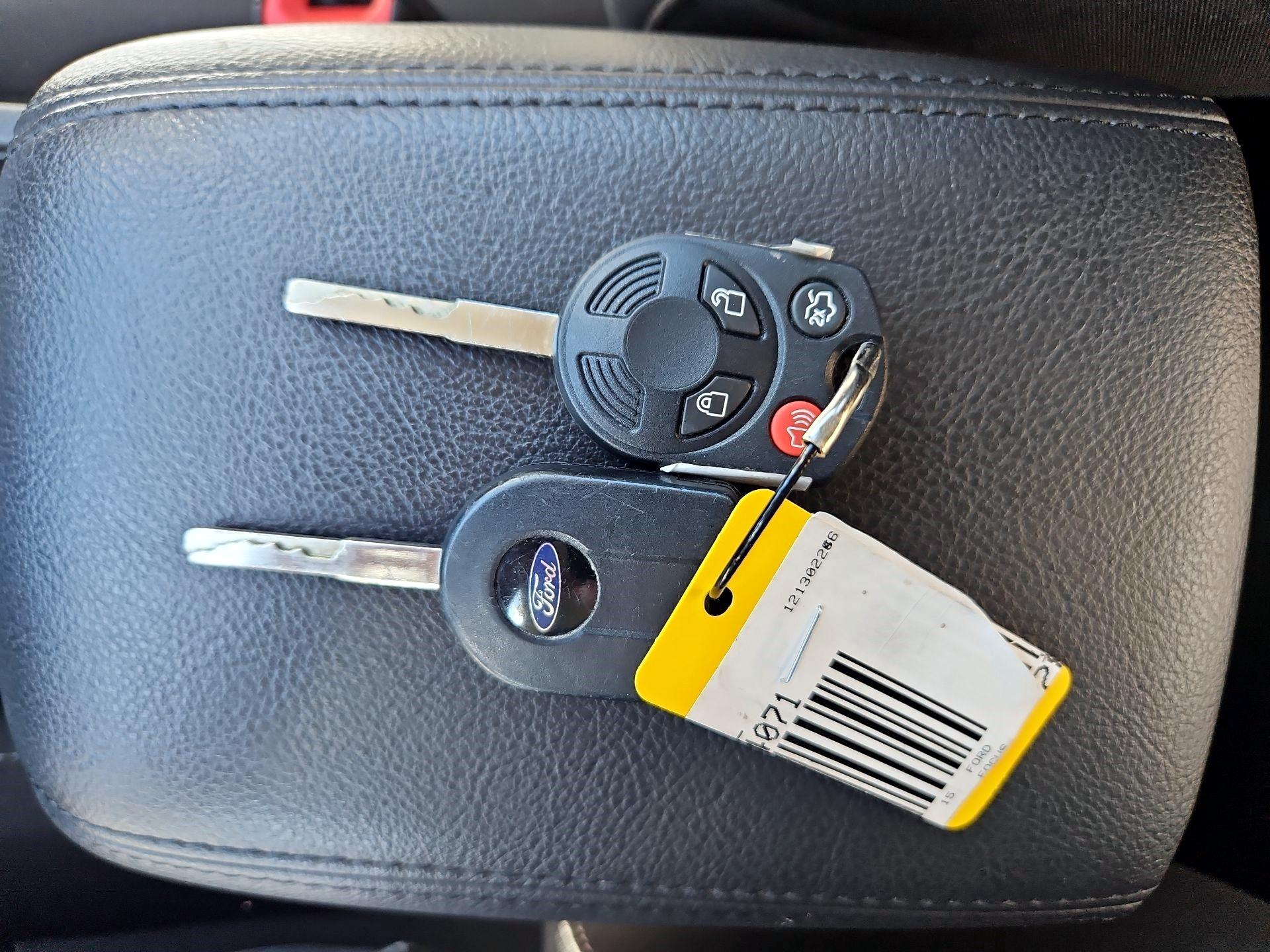 Thumbnail: 2015 Ford Focus - 9