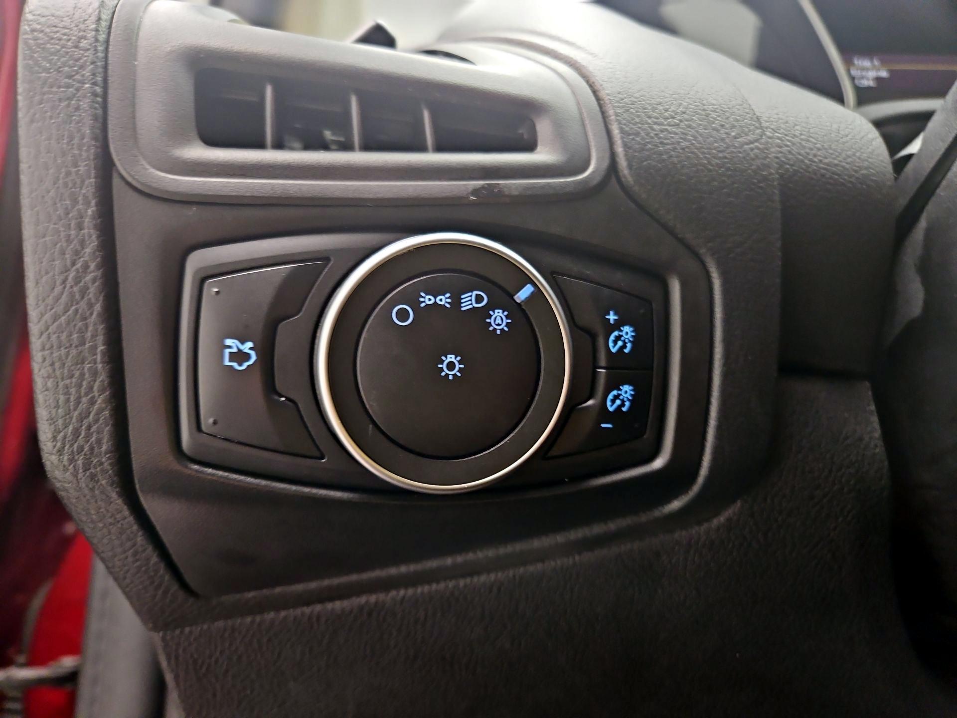 Thumbnail: 2015 Ford Focus - 13