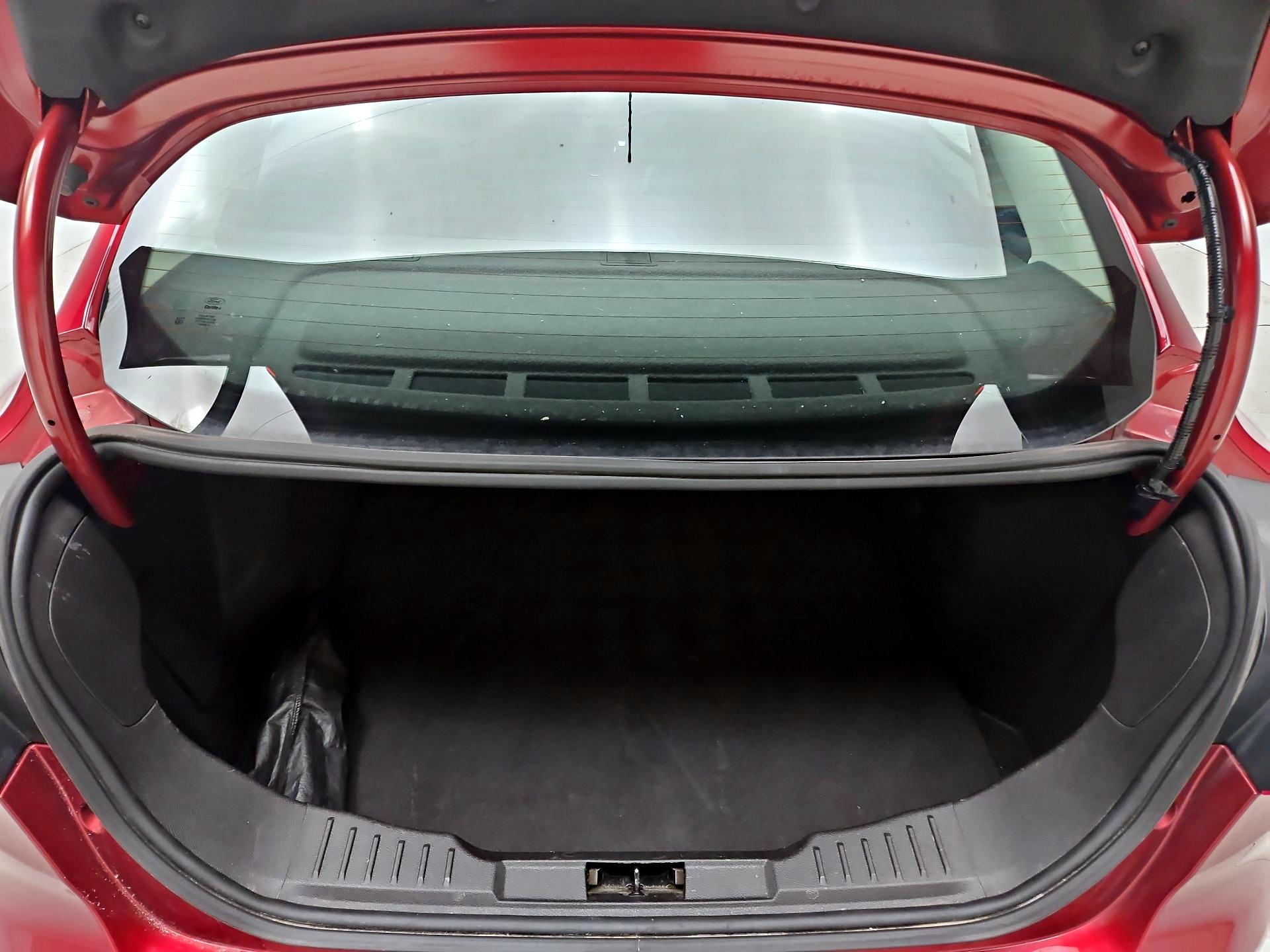 Thumbnail: 2015 Ford Focus - 20