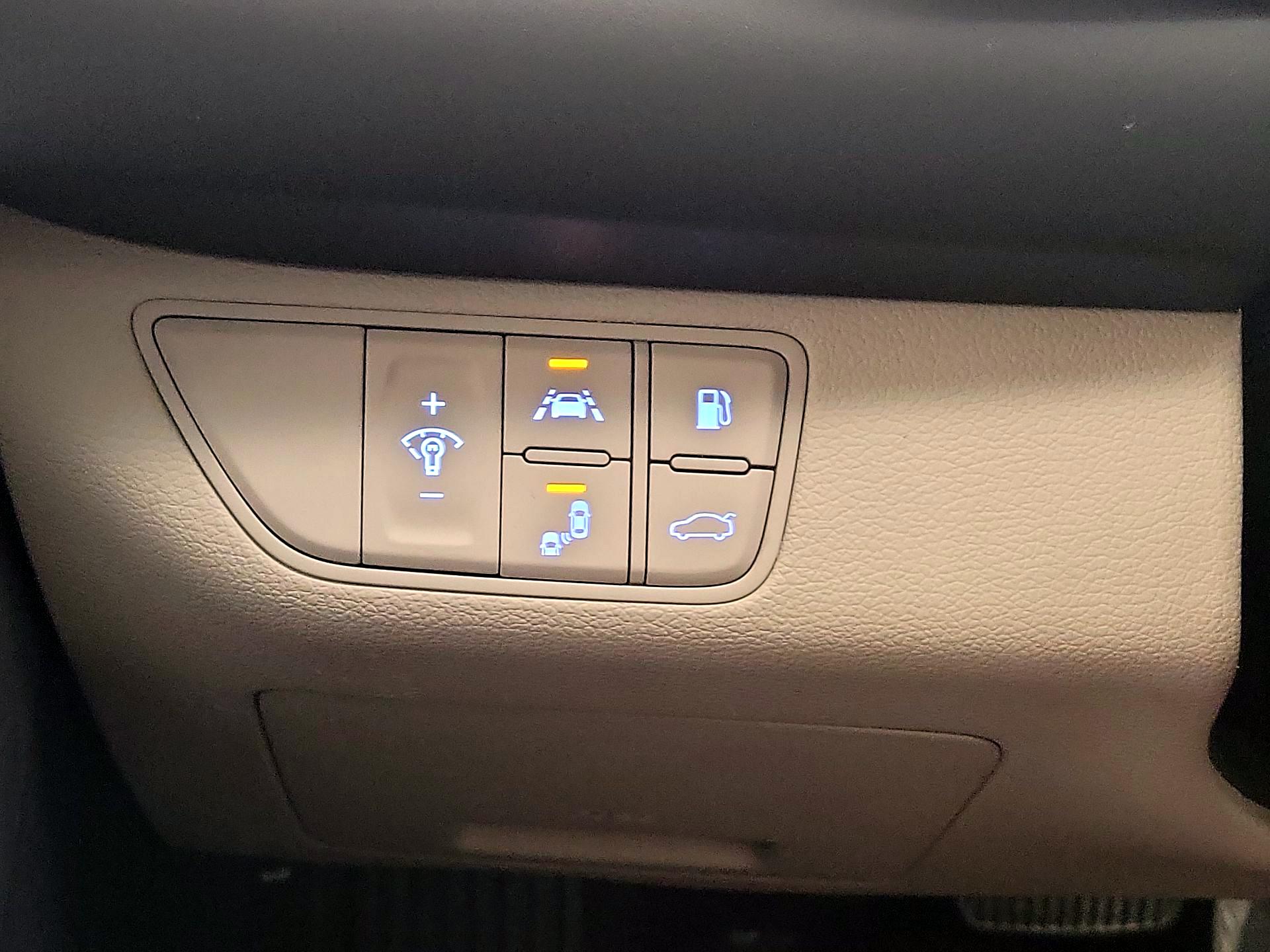 Thumbnail: 2020 Genesis G70 - 11