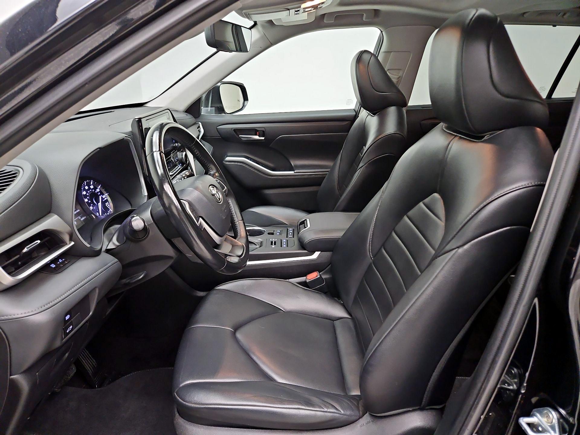 Thumbnail: 2022 Toyota Highlander - 11