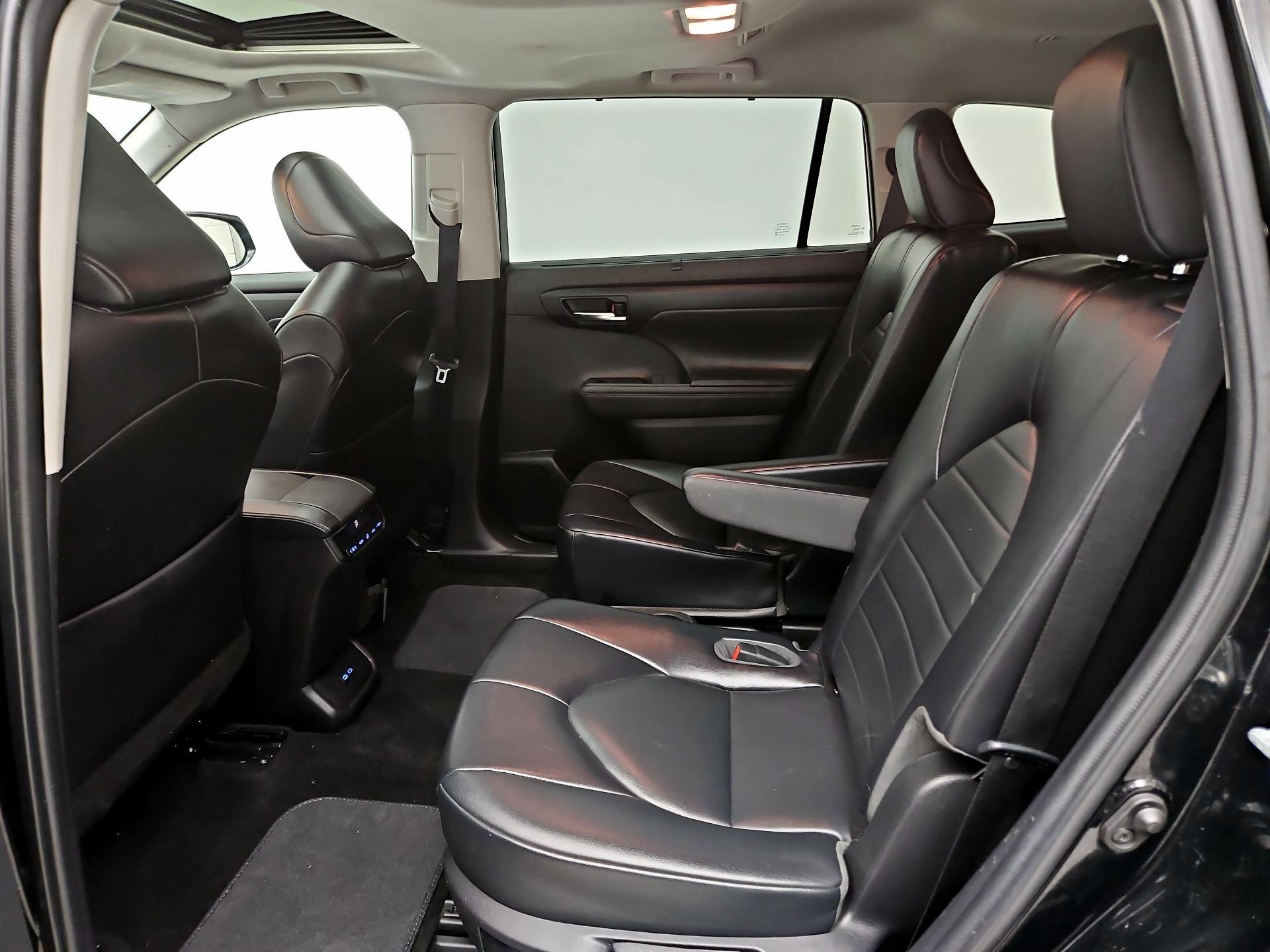 Thumbnail: 2022 Toyota Highlander - 19