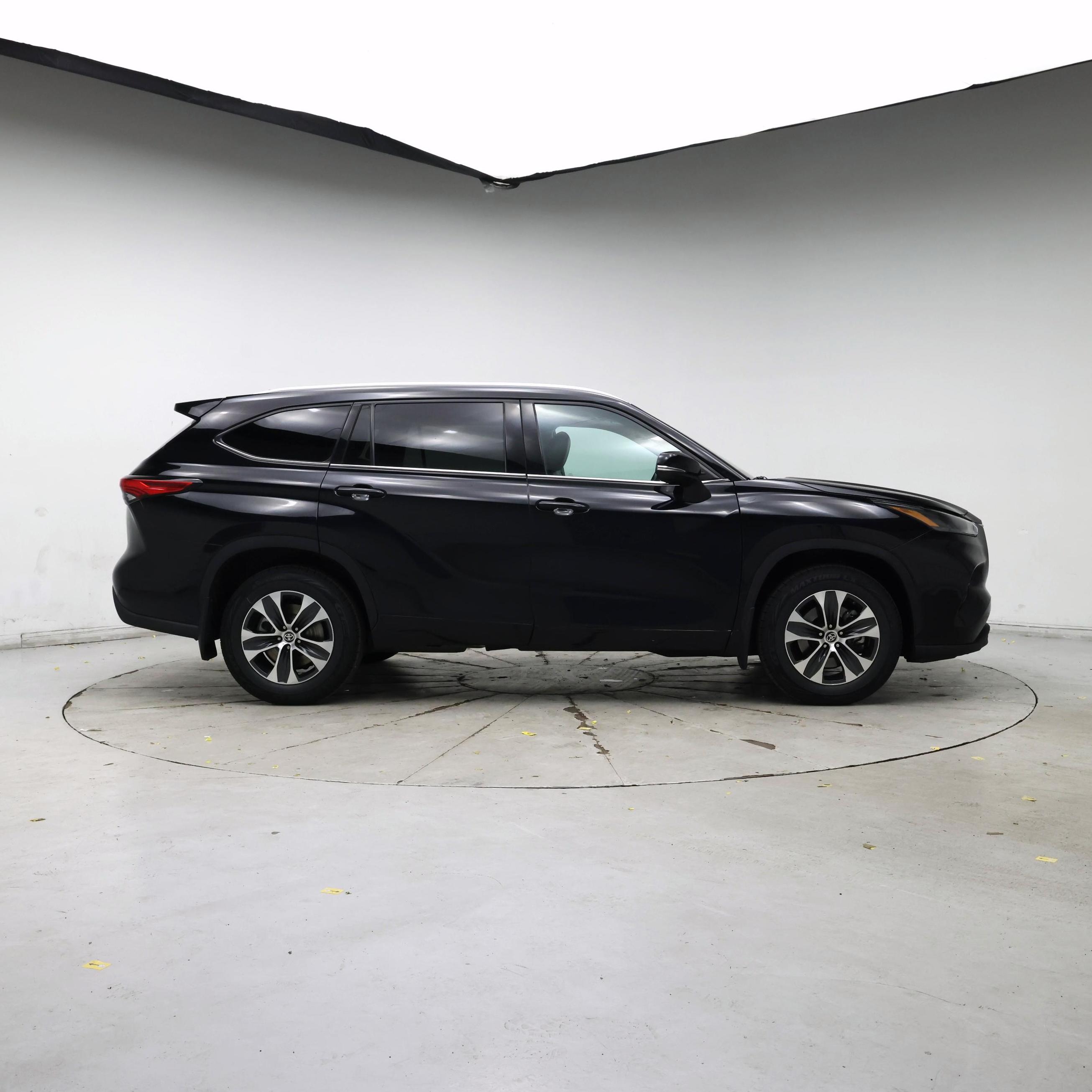 Thumbnail: 2022 Toyota Highlander - 7