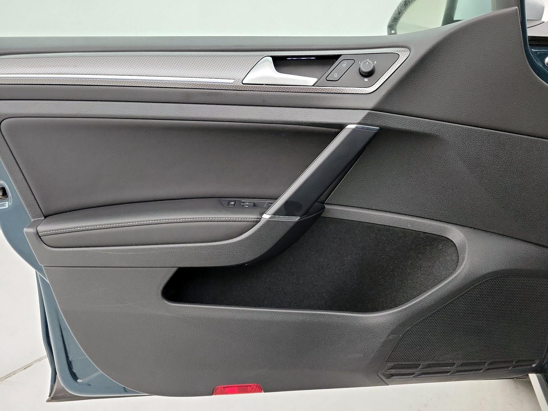 Thumbnail: 2018 Volkswagen Golf - 12