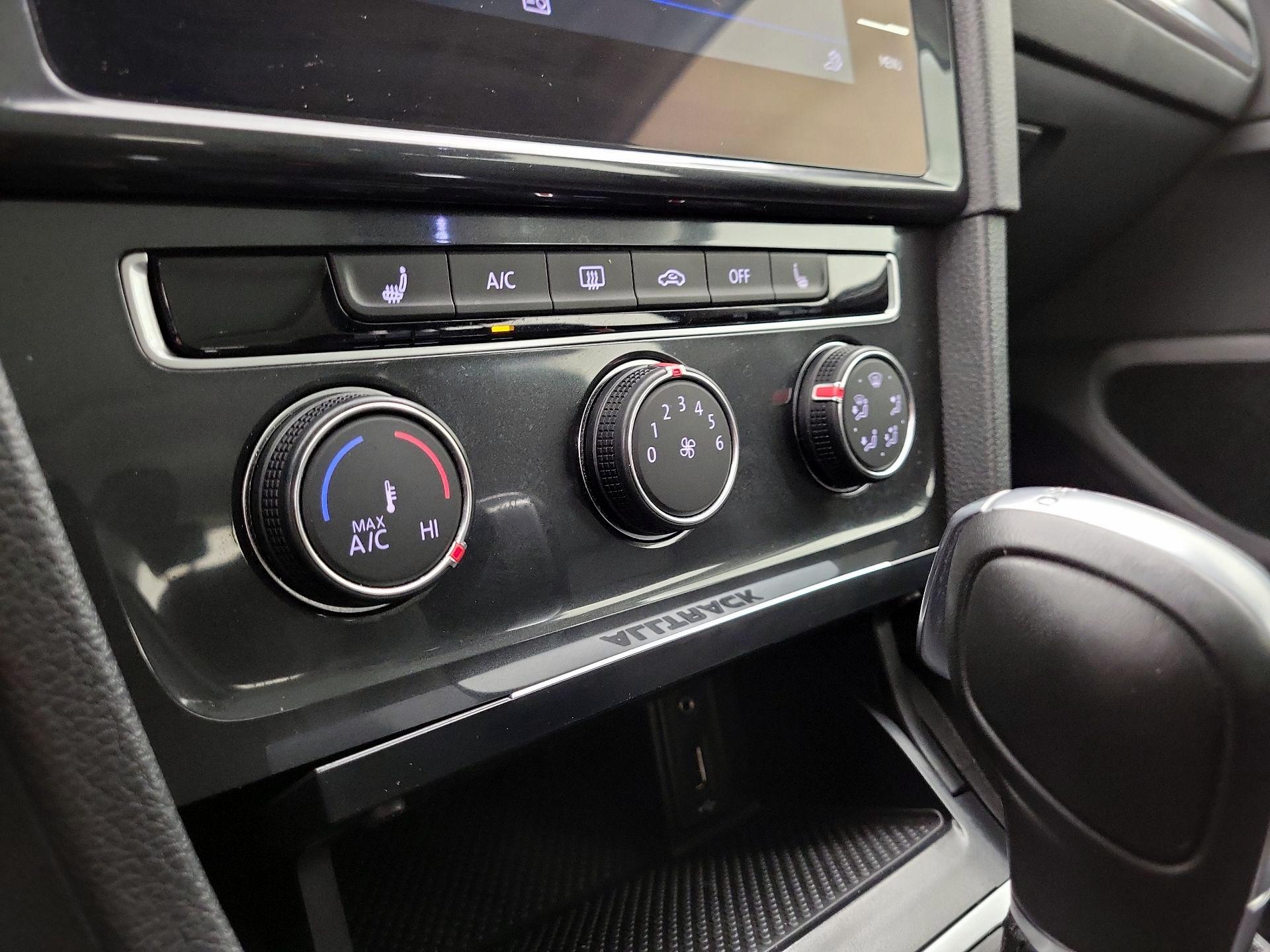 Thumbnail: 2018 Volkswagen Golf - 16