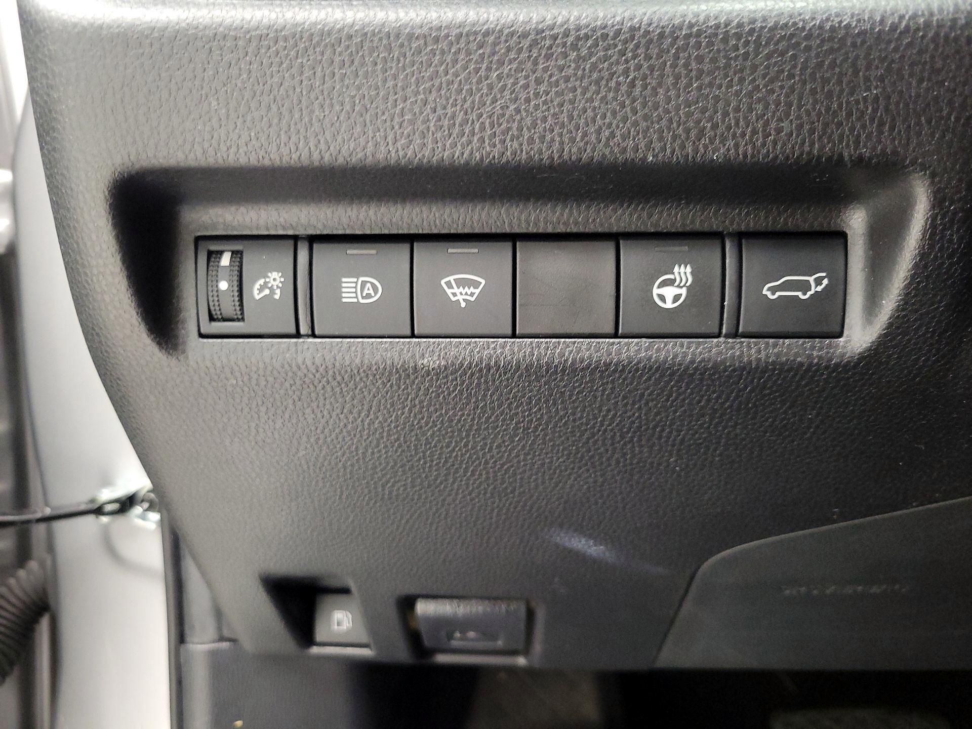 Thumbnail: 2021 Toyota RAV4 - 13