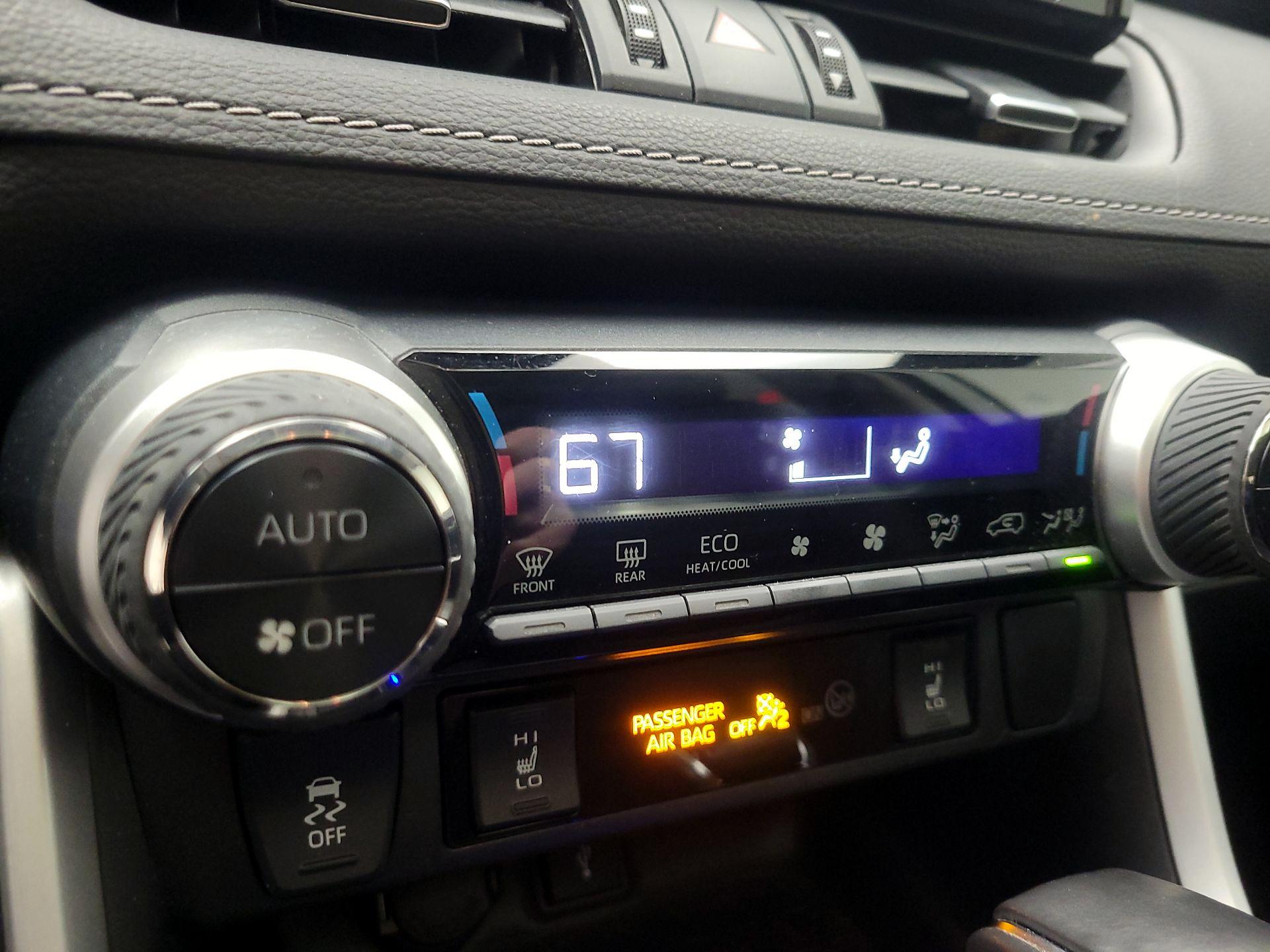 Thumbnail: 2021 Toyota RAV4 - 16